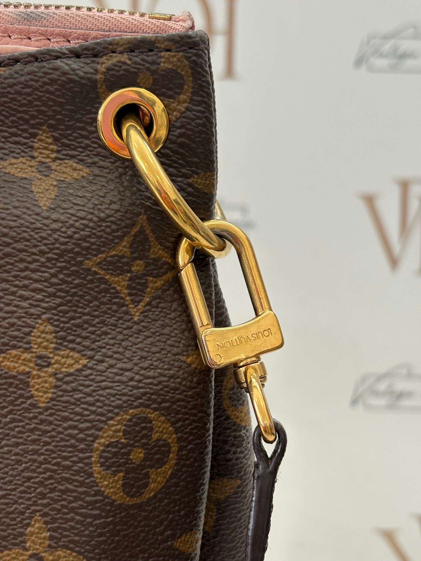 201184 - Louis Vuitton Pallas