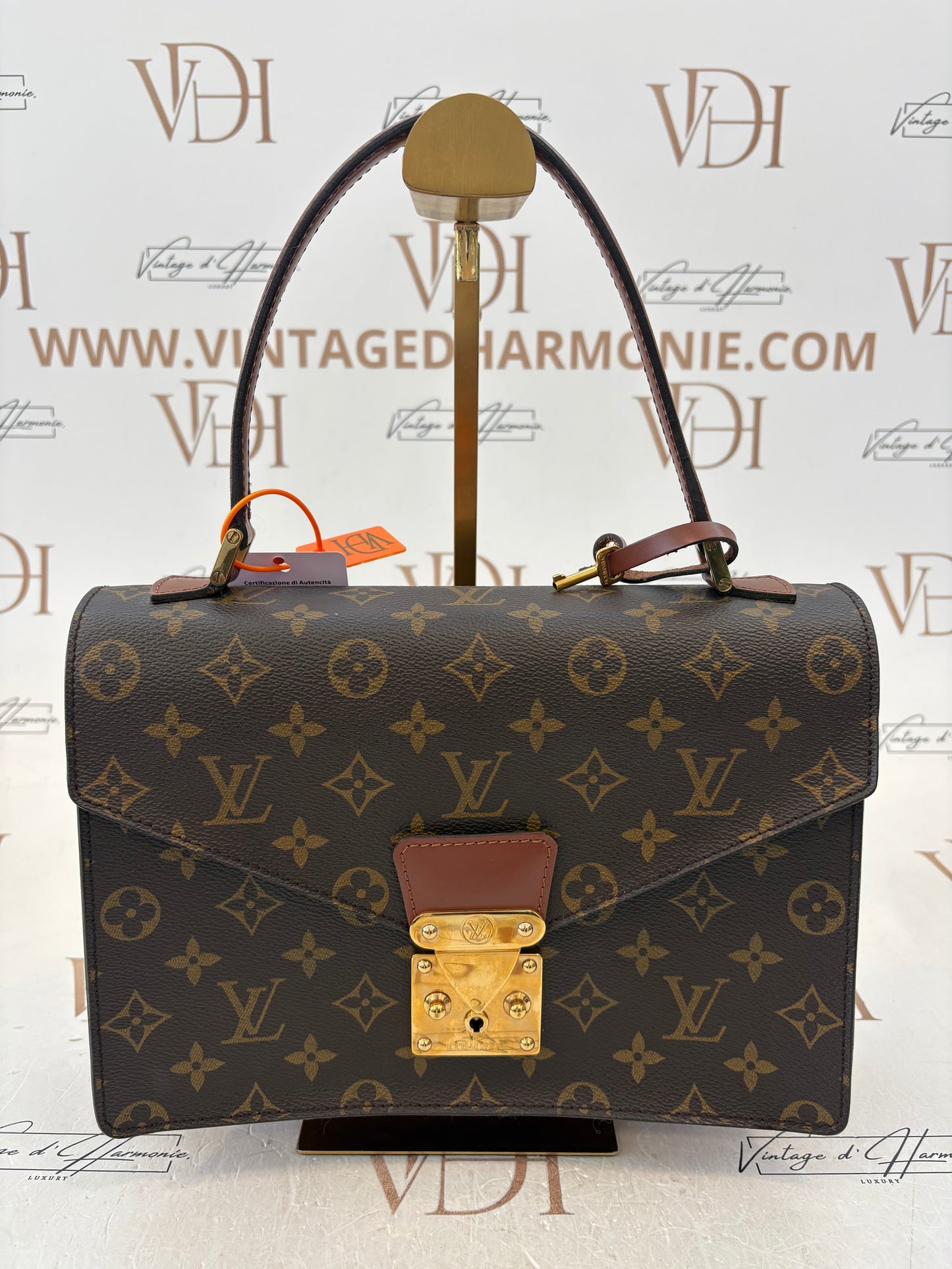 018220 - Louis Vuitton Concorde