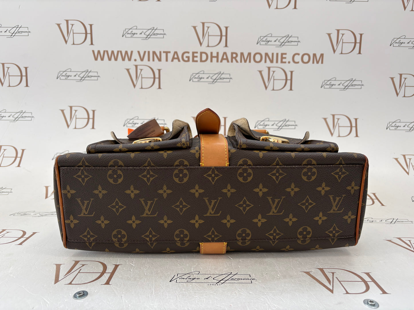 017664 - Louis Vuitton Manhattan GM