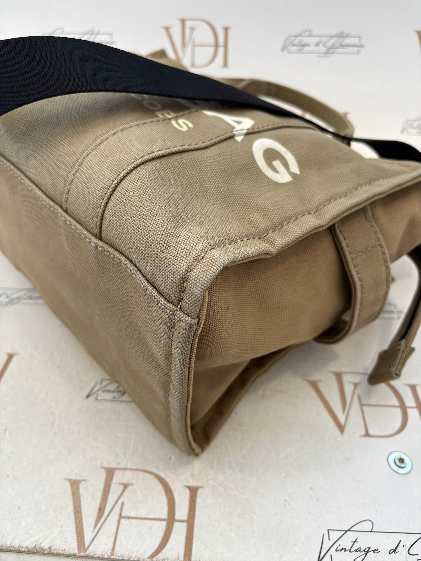 383684 - Marc Jacobs Traveler