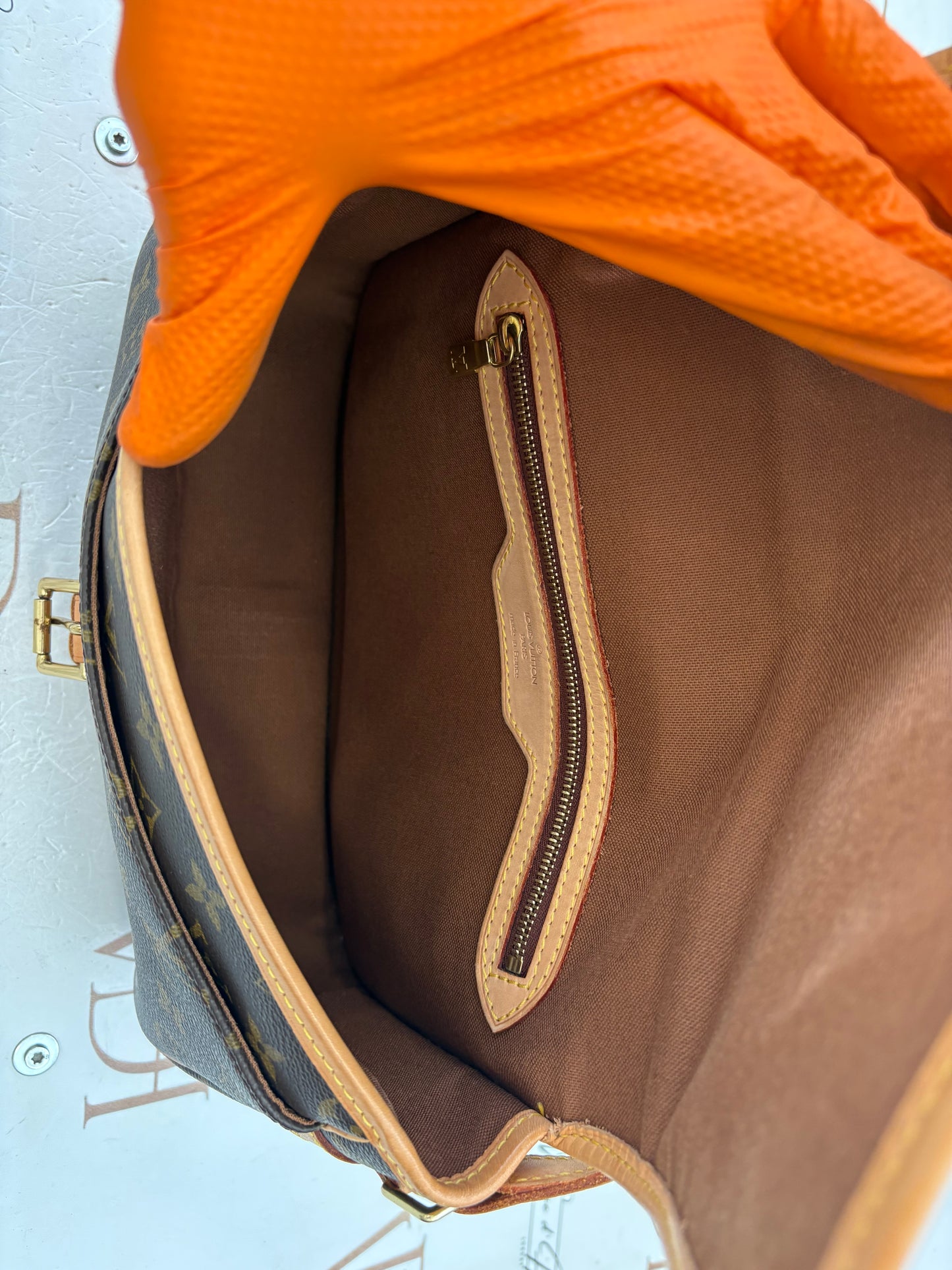 018585 - Louis Vuitton Sologne