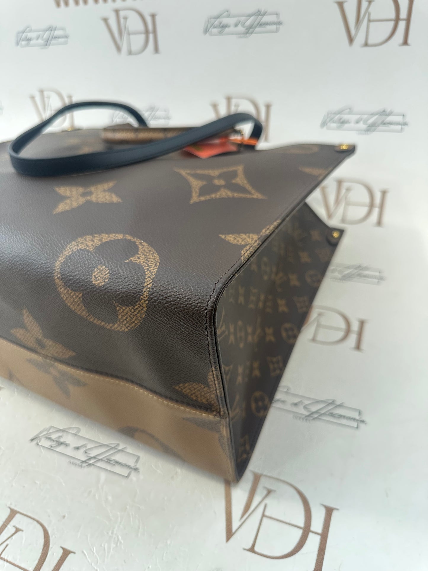 384067 - LV Onthego