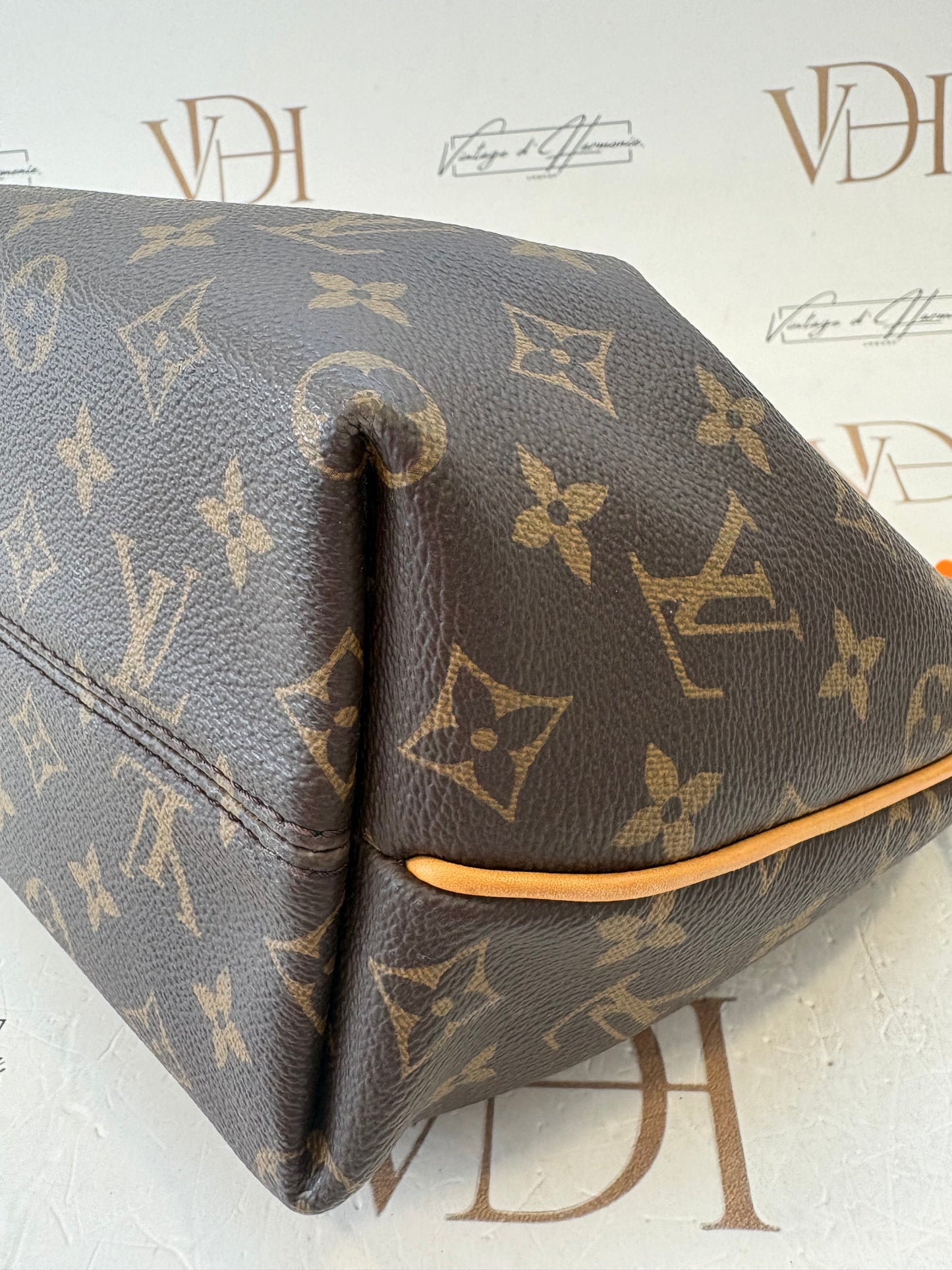 384102 - Louis Vuitton Turenne