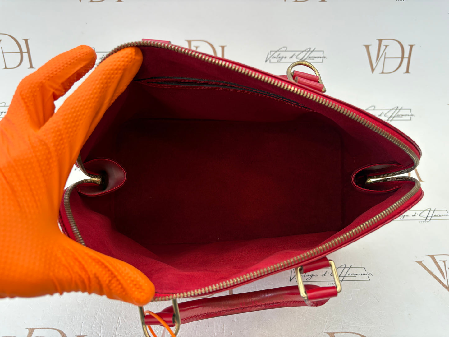 018899 - Louis Vuitton Alma Red Epi
