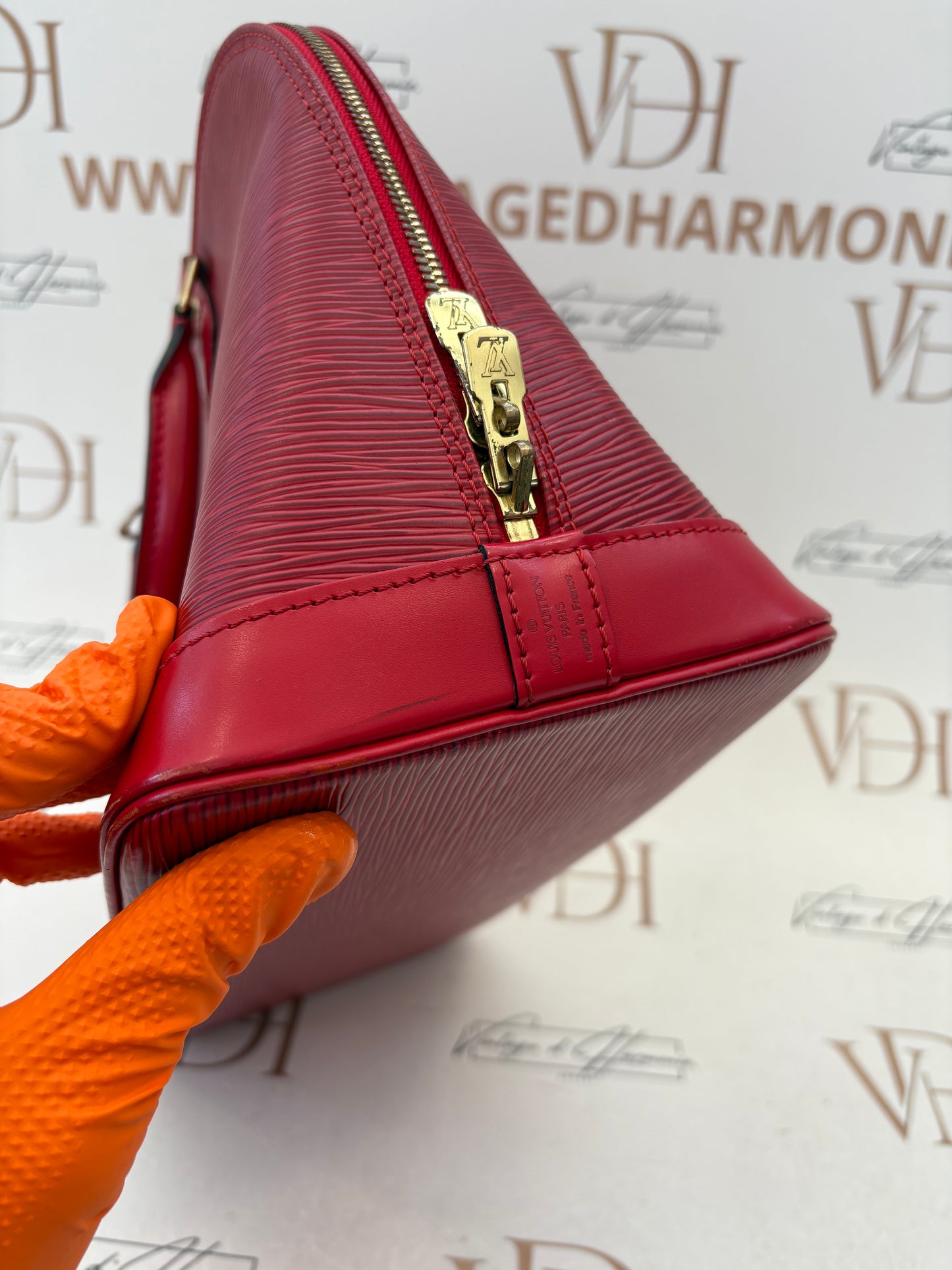 018899 - Louis Vuitton Alma Red Epi