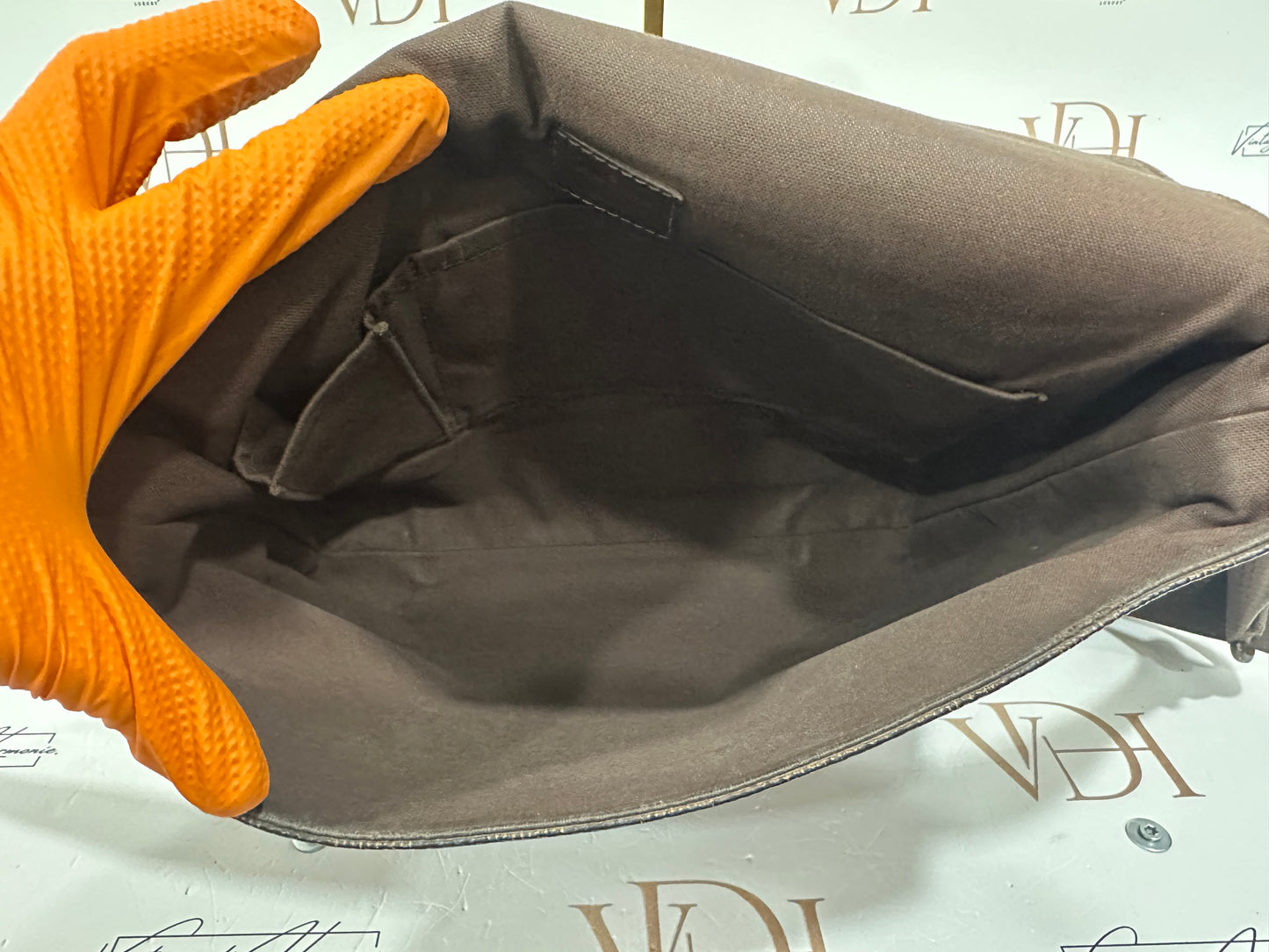 017788 - Louis Vuitton Damier Brooklyn MM