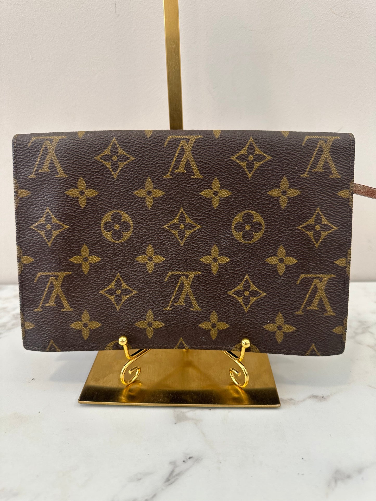 Louis Vuitton Round Wallet