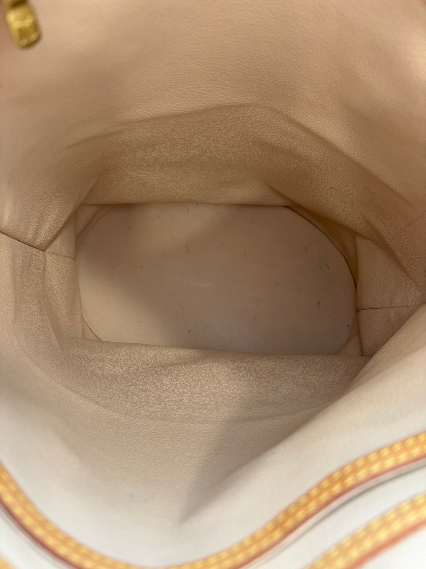 018539 - Louis Vuitton Bucket GM
