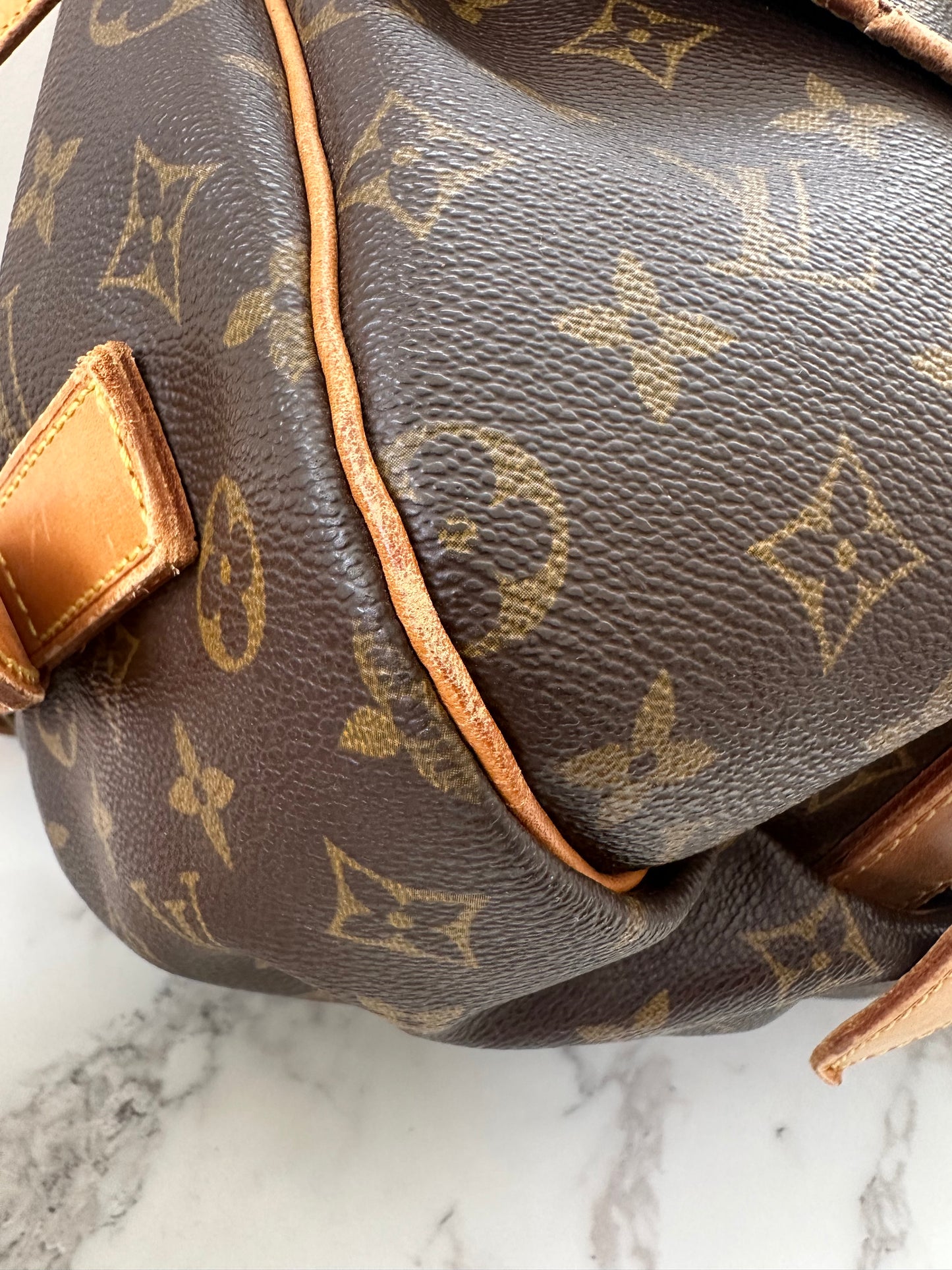 Louis Vuitton Saumur 43