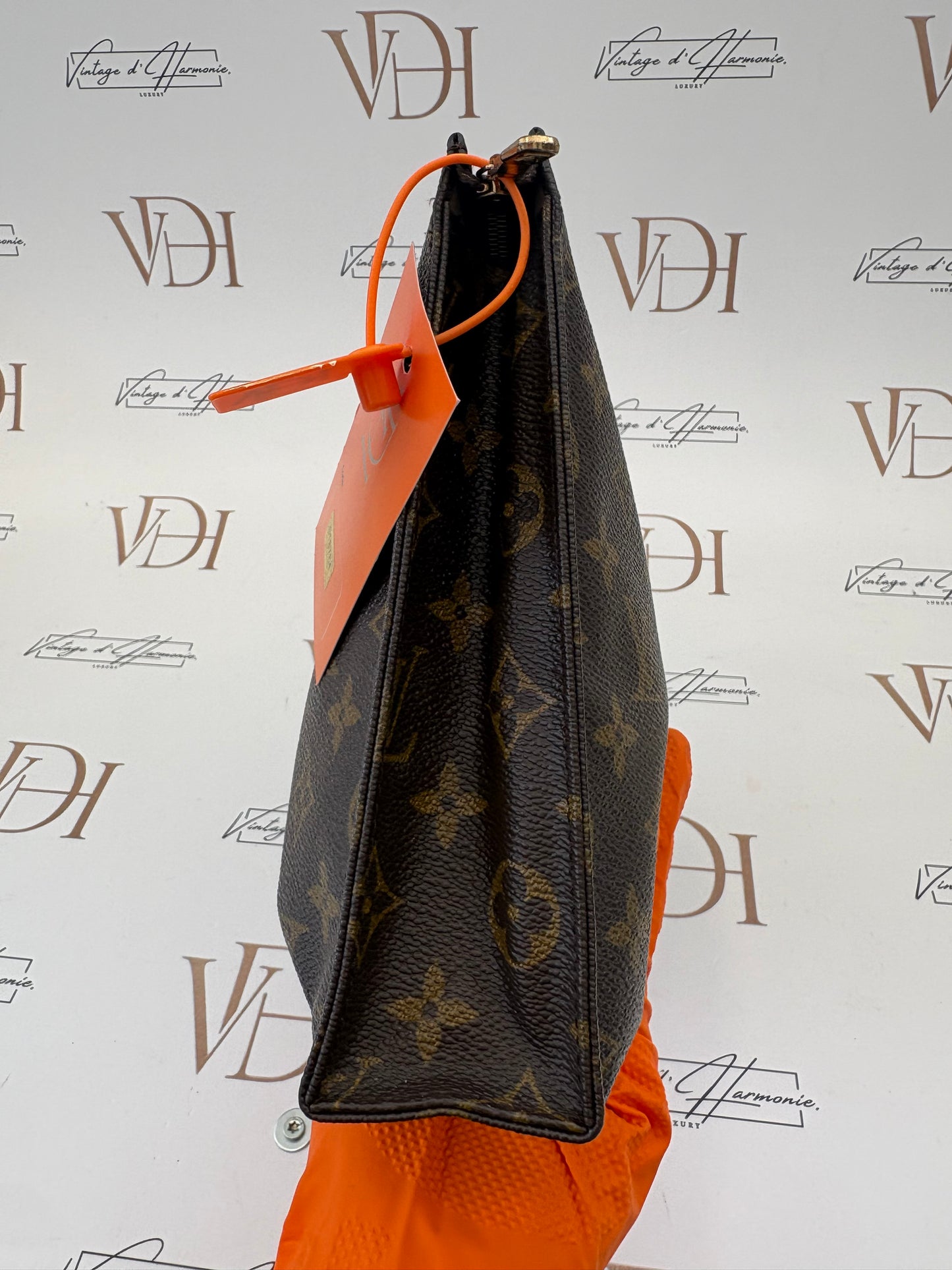 018764 - Louis Vuitton Poche Souffle