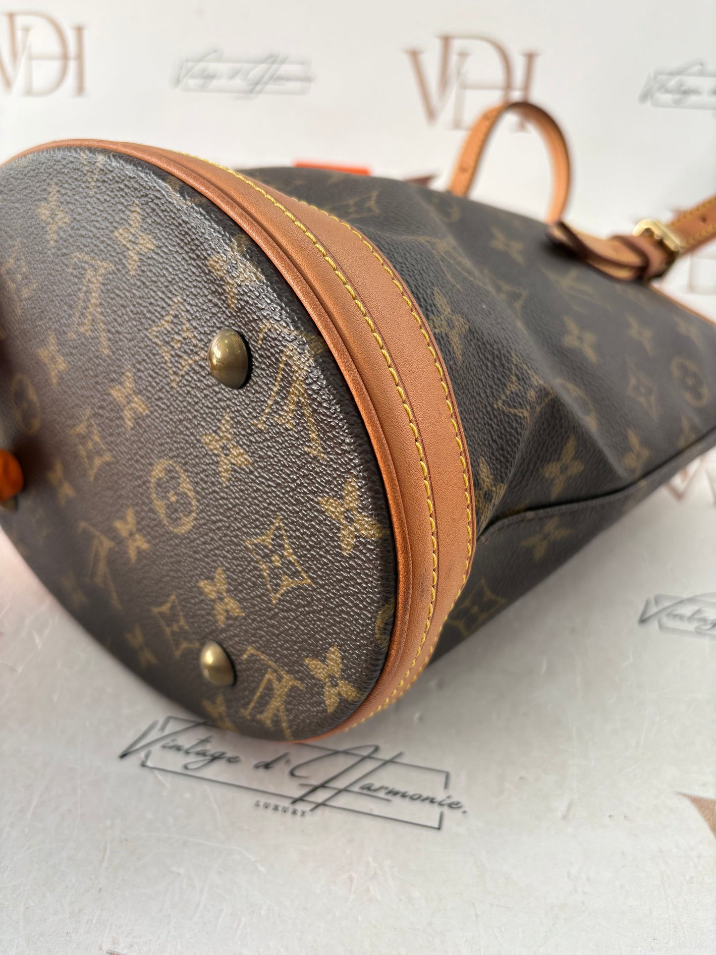 019009 - Louis Vuitton Bucket PM