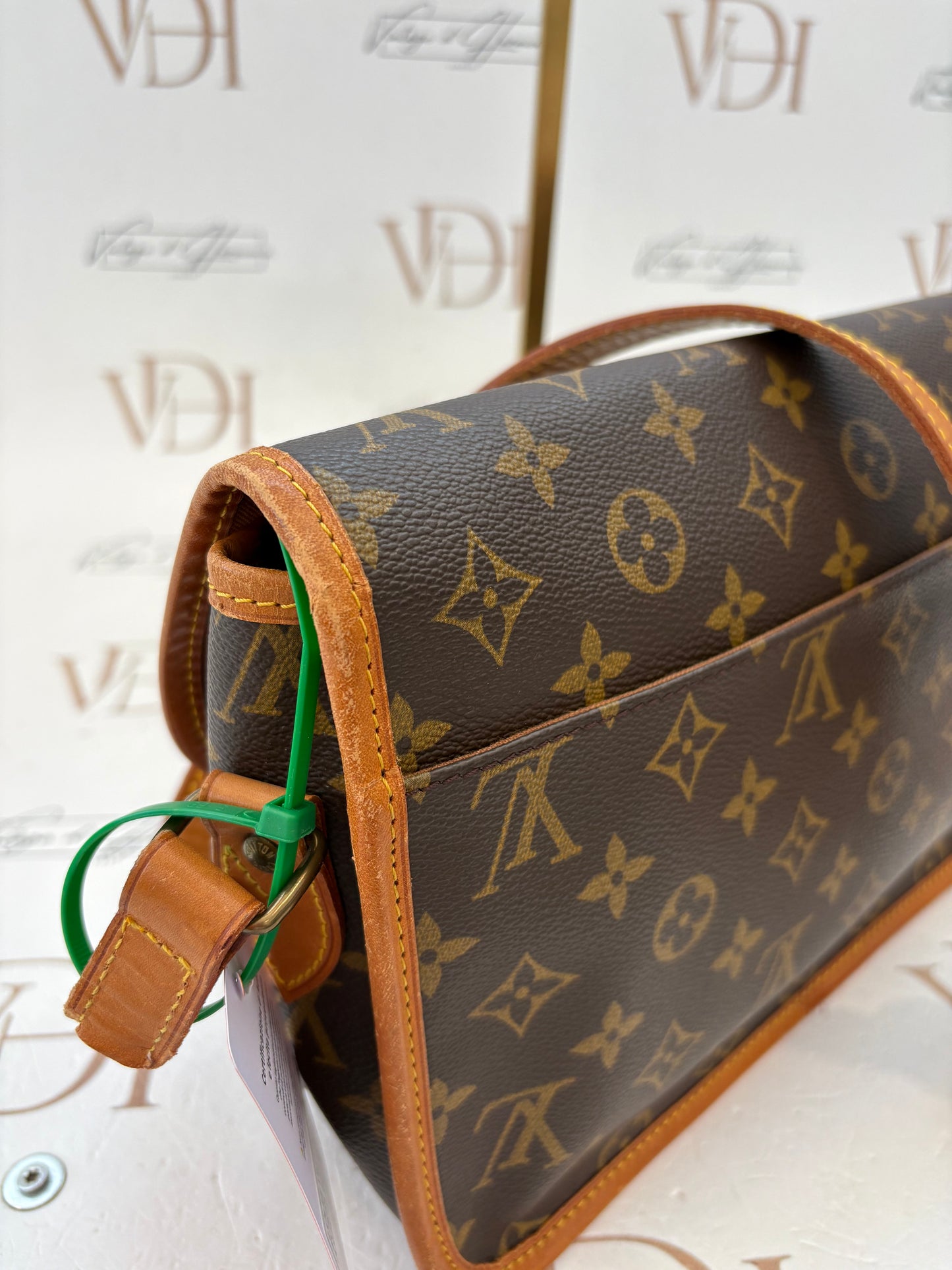017154 - Louis Vuitton Gibeciere MM