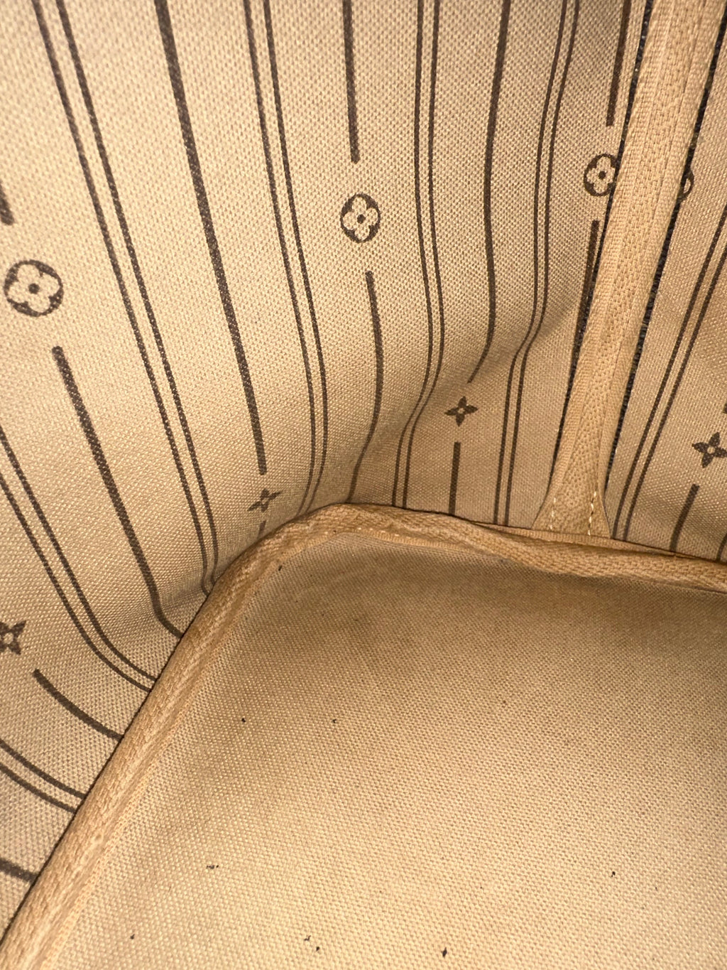 Louis Vuitton Neverfull MM