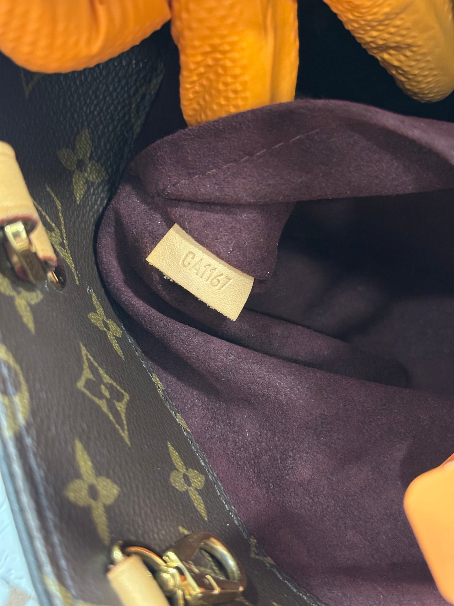 382825 - Louis Vuitton Montaigne