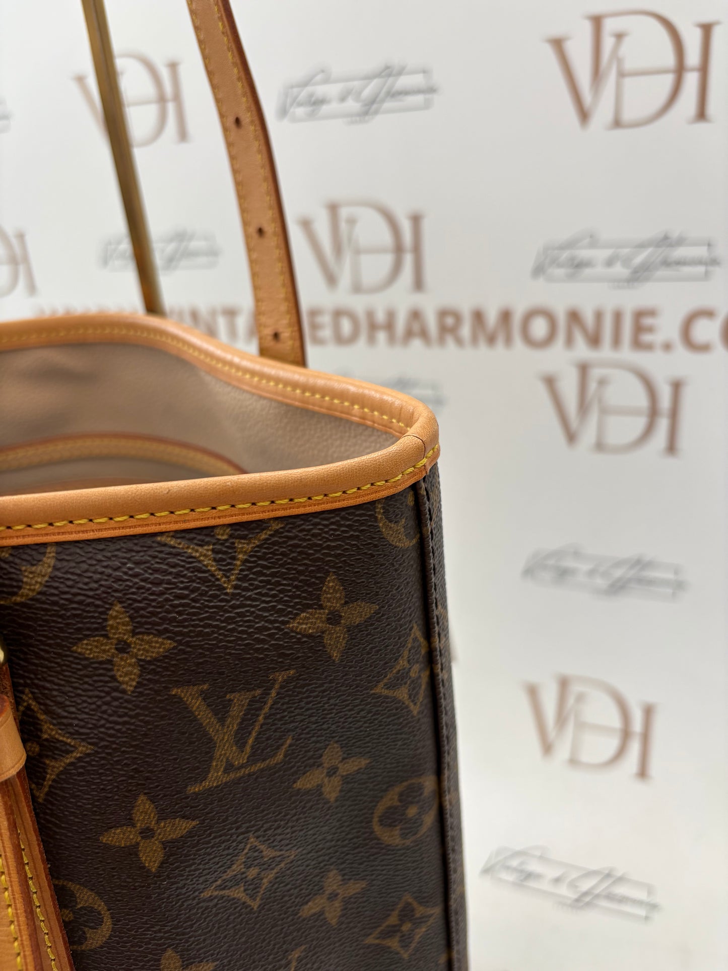 018906 - Louis Vuitton Bucket GM