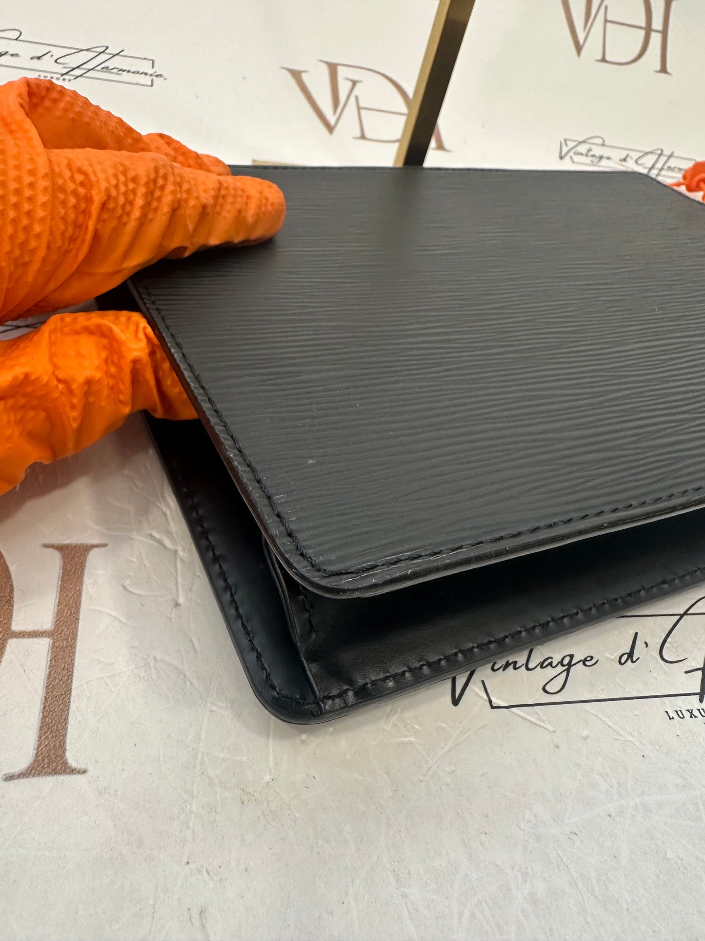 017888 - Louis Vuitton Black Epi Pochette Clutch