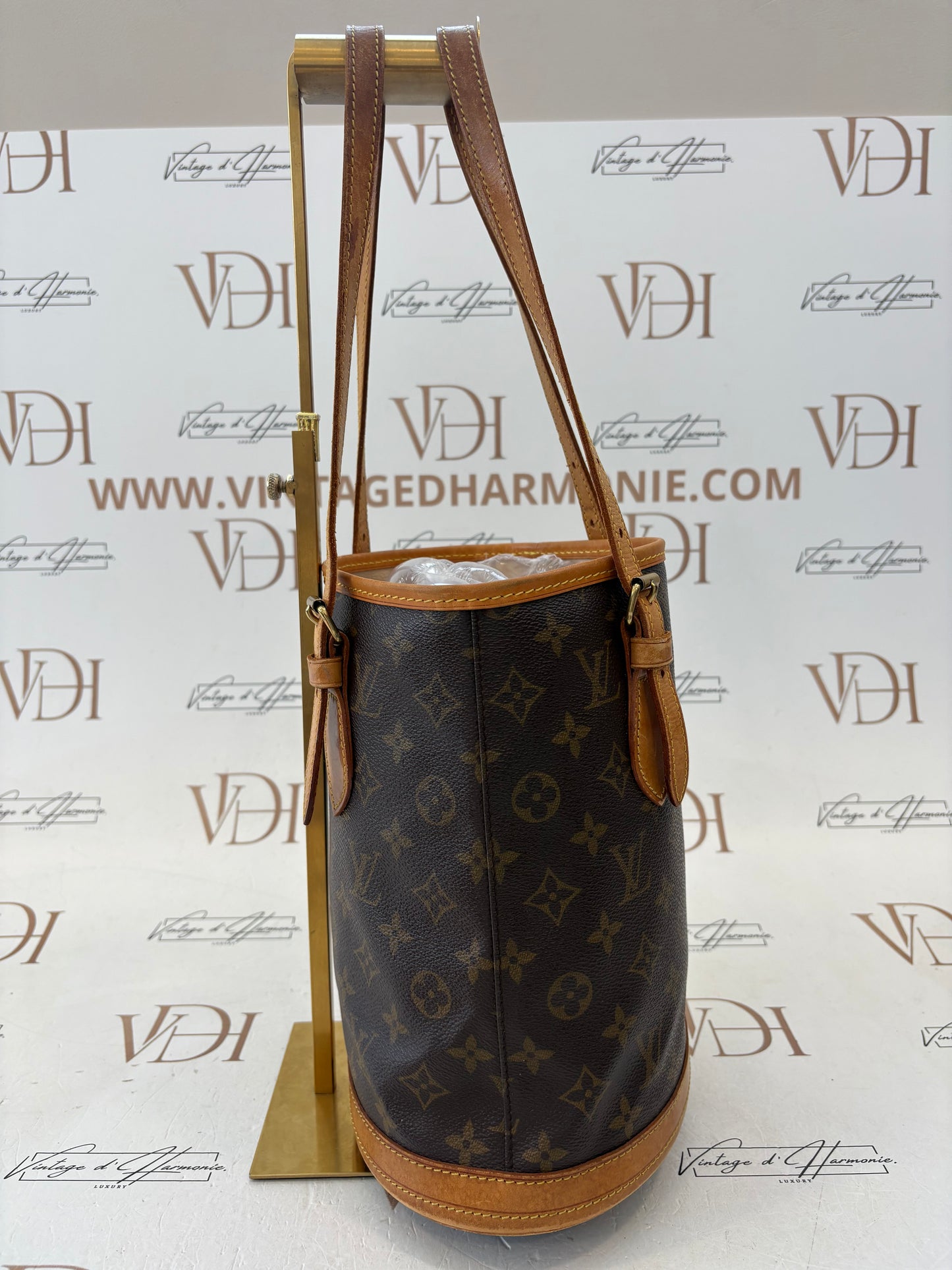 018189 - Louis Vuitton Bucket PM