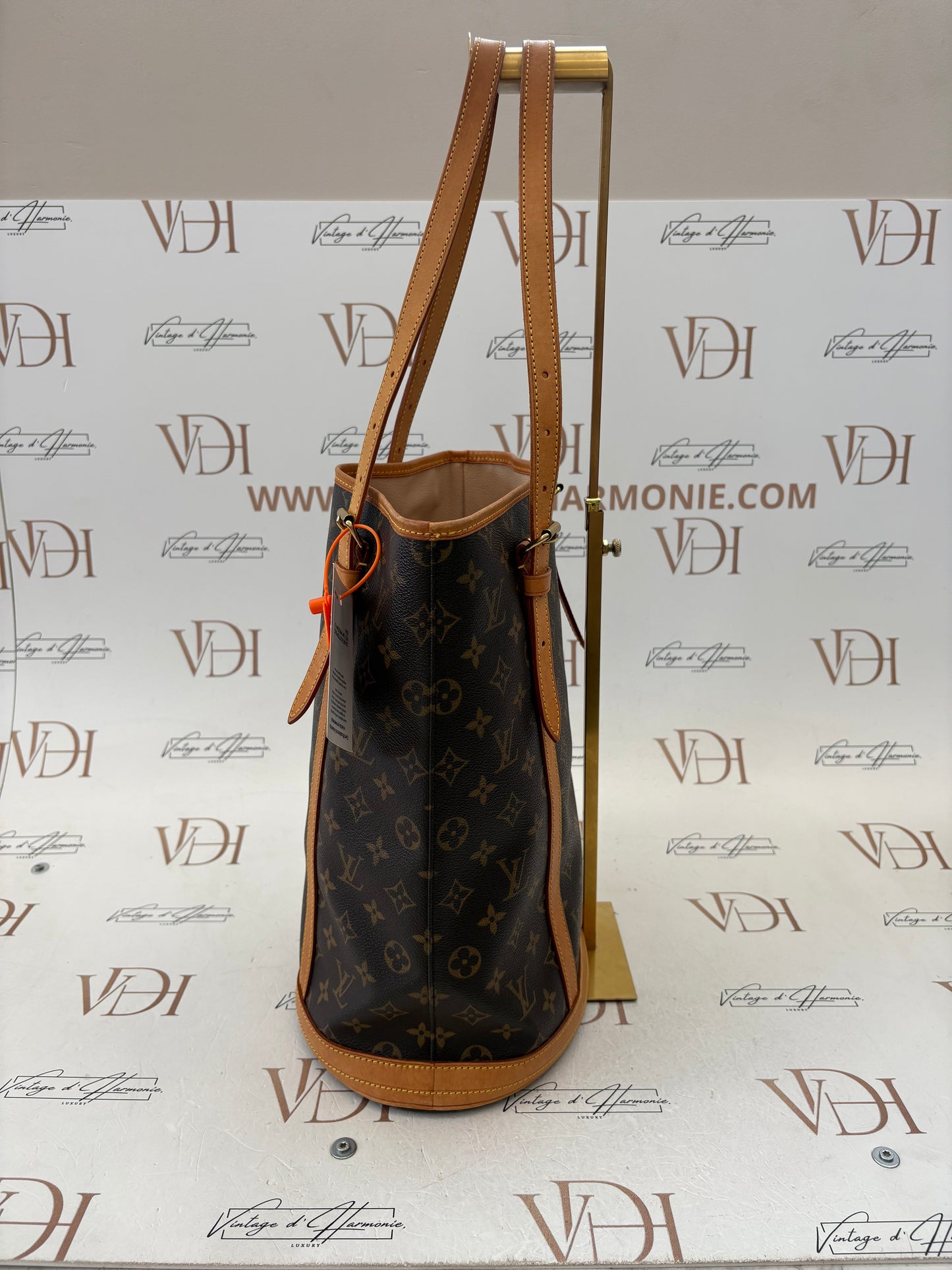 018096 - Louis Vuitton Bucket