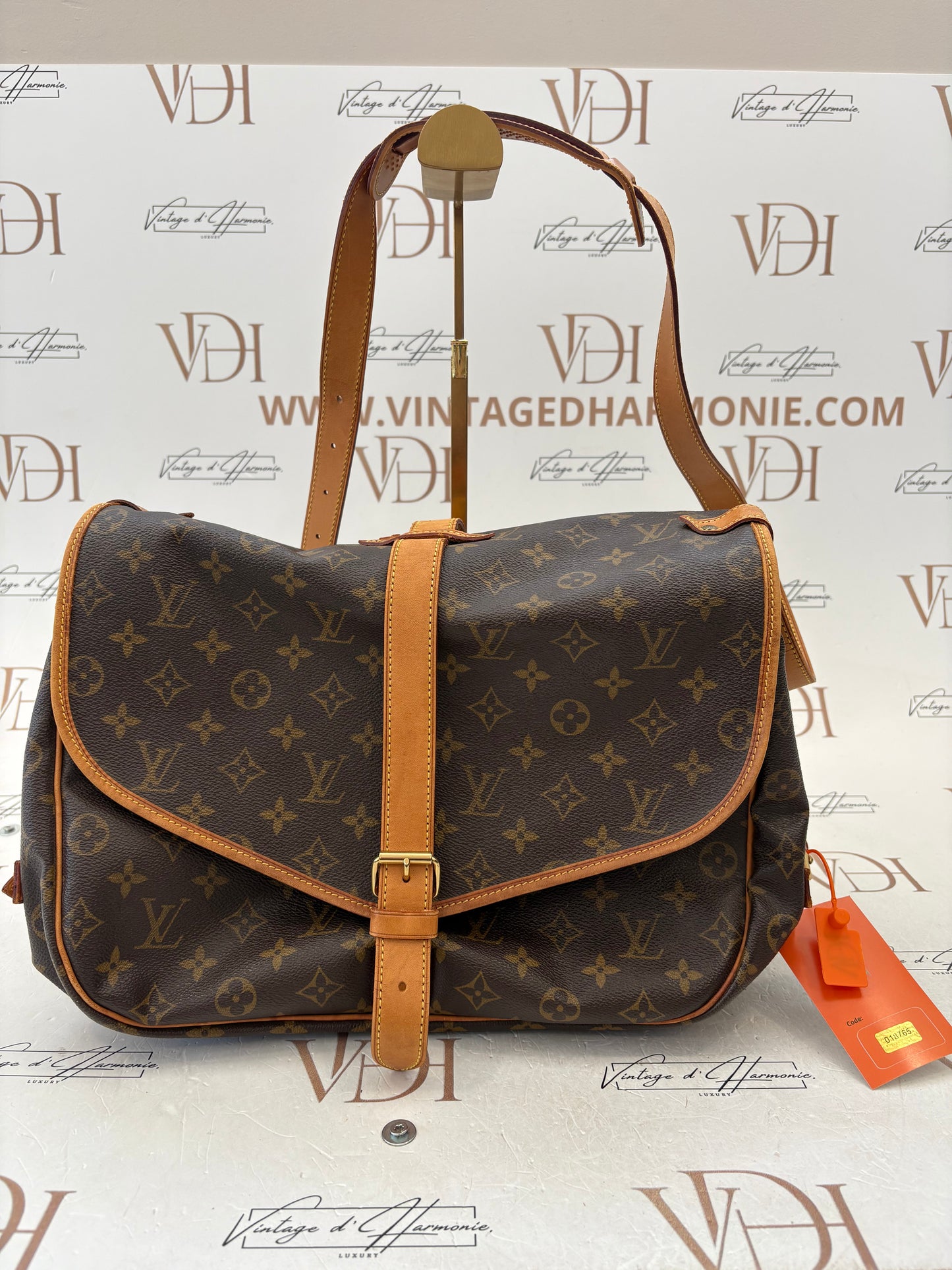 018765 - Louis Vuitton Saumur