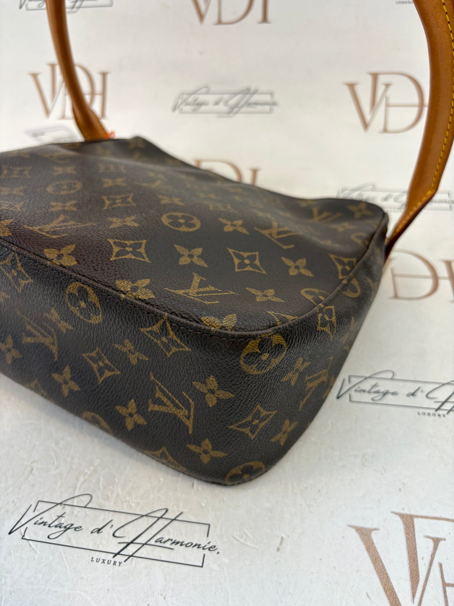 018320 - Louis Vuitton Looping MM