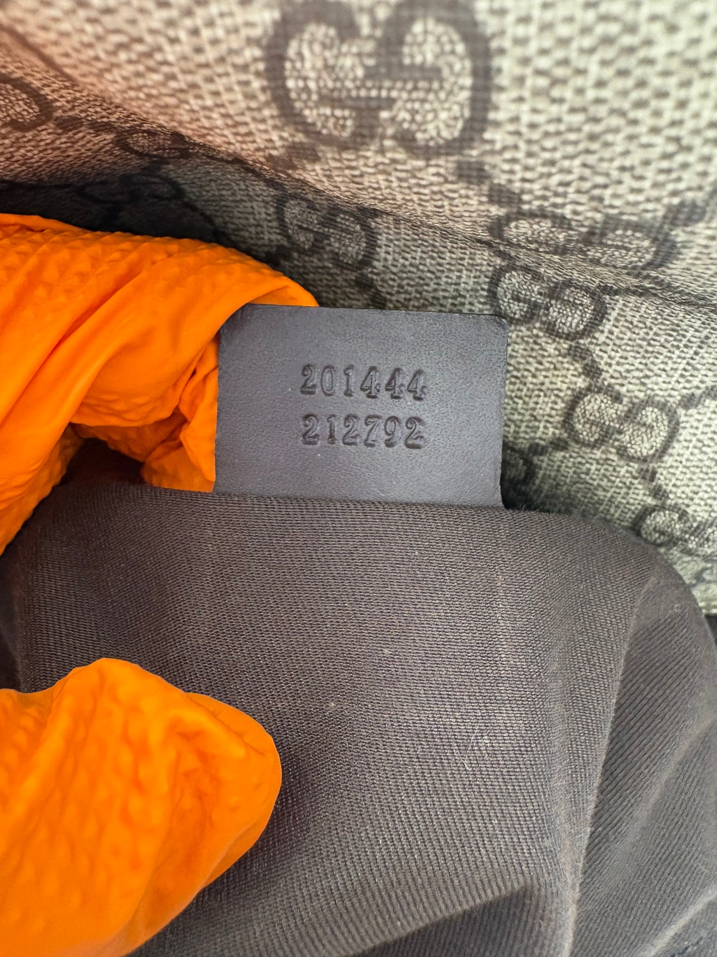 383425 - Gucci Messenger