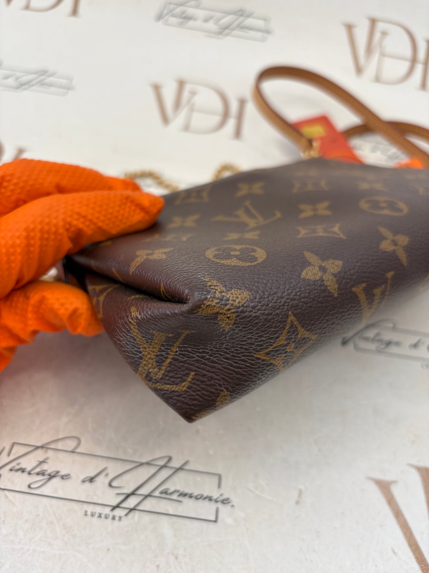 017249 - Louis Vuitton Pallas Pouch