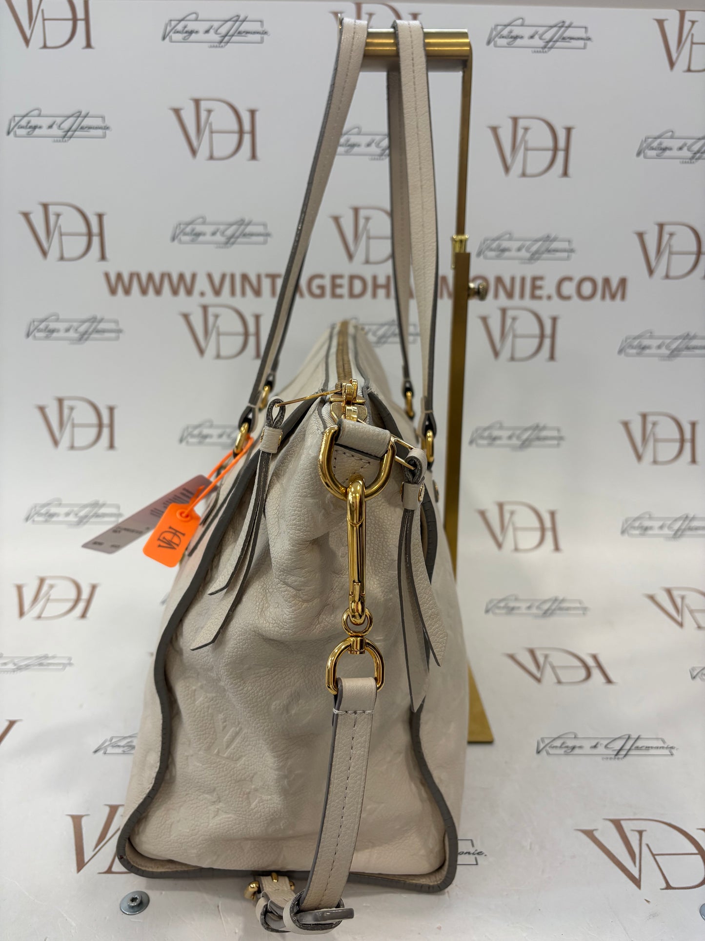 382958 - Louis Vuitton Lumineuse White