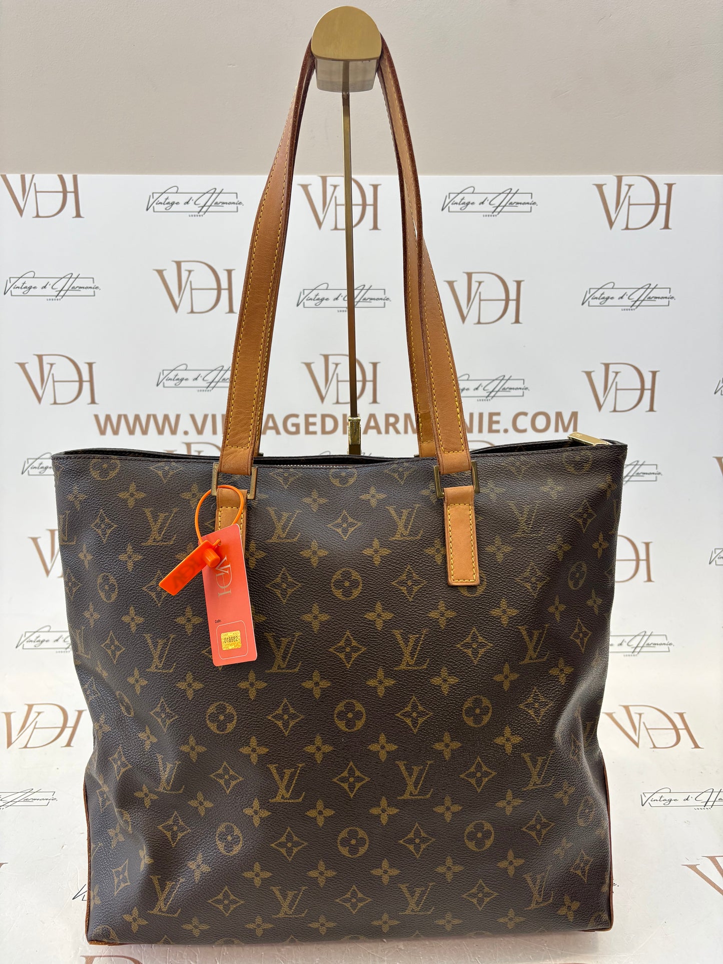 018582 - Louis Vuitton Cabas Mezzo