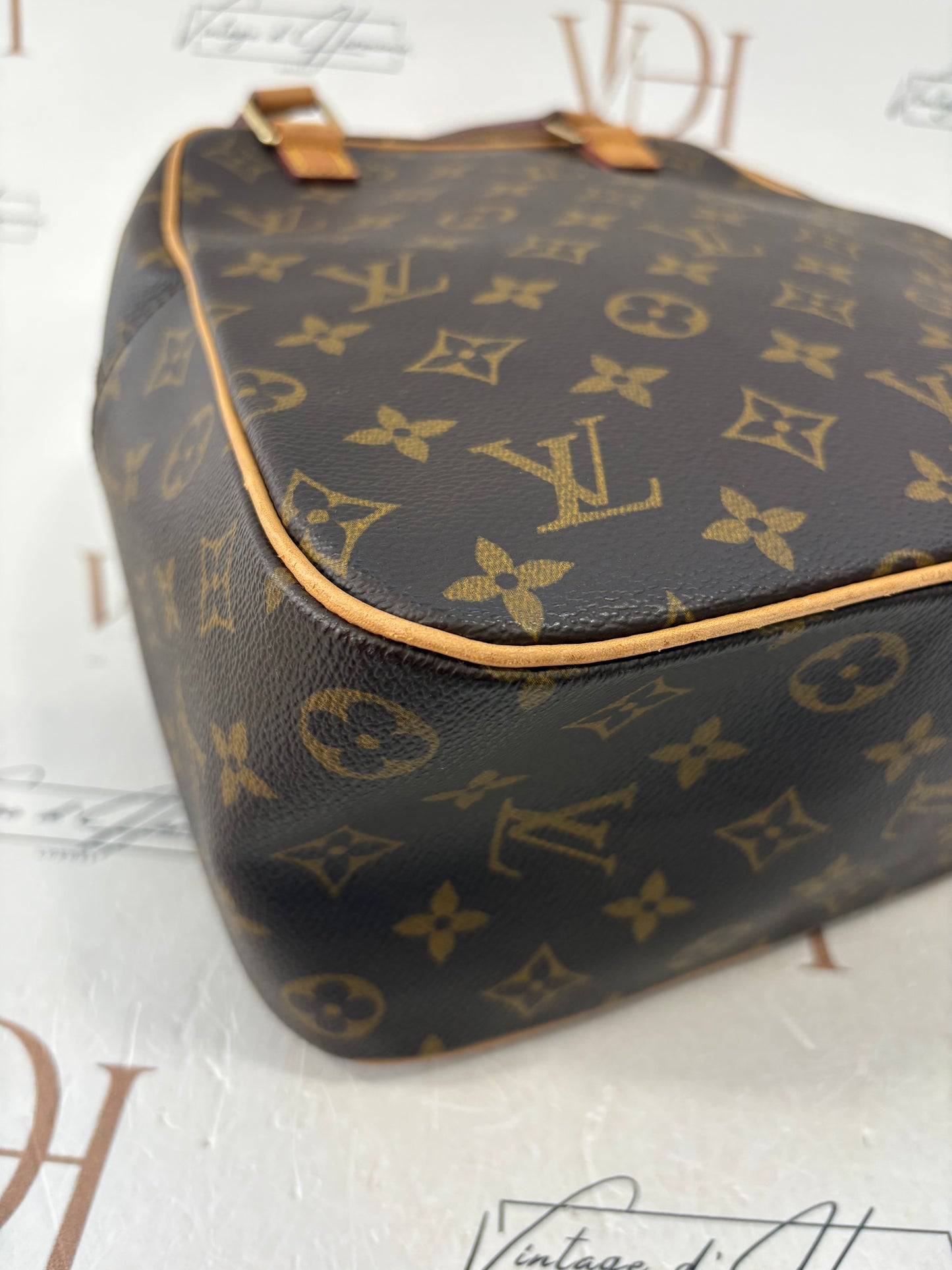 016930 - Louis Vuitton Excentricite