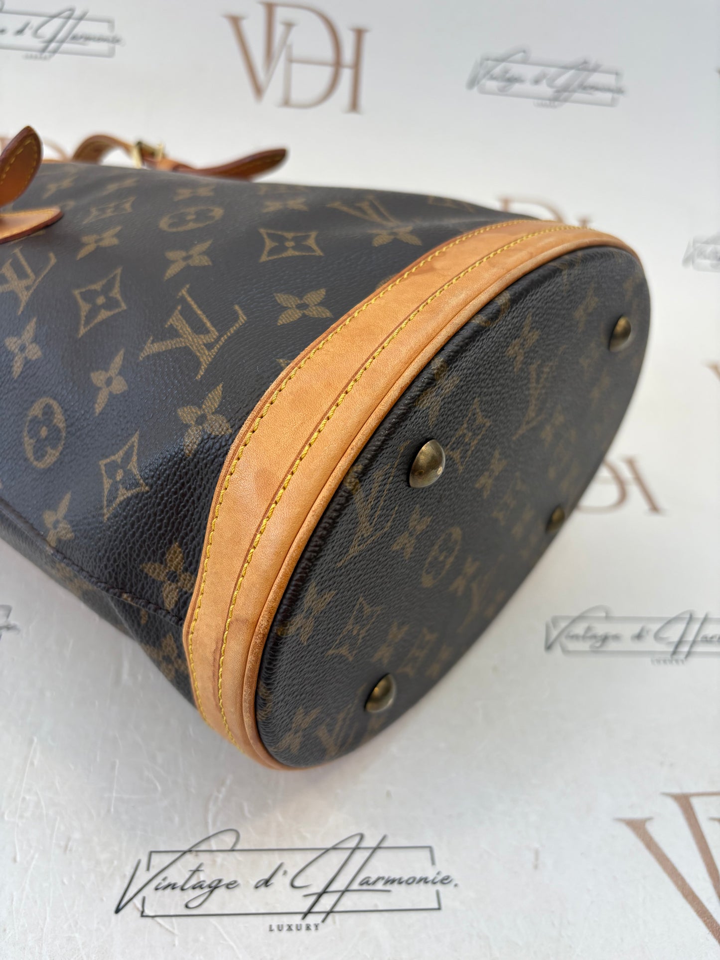 019001 - Louis Vuitton Bucket PM