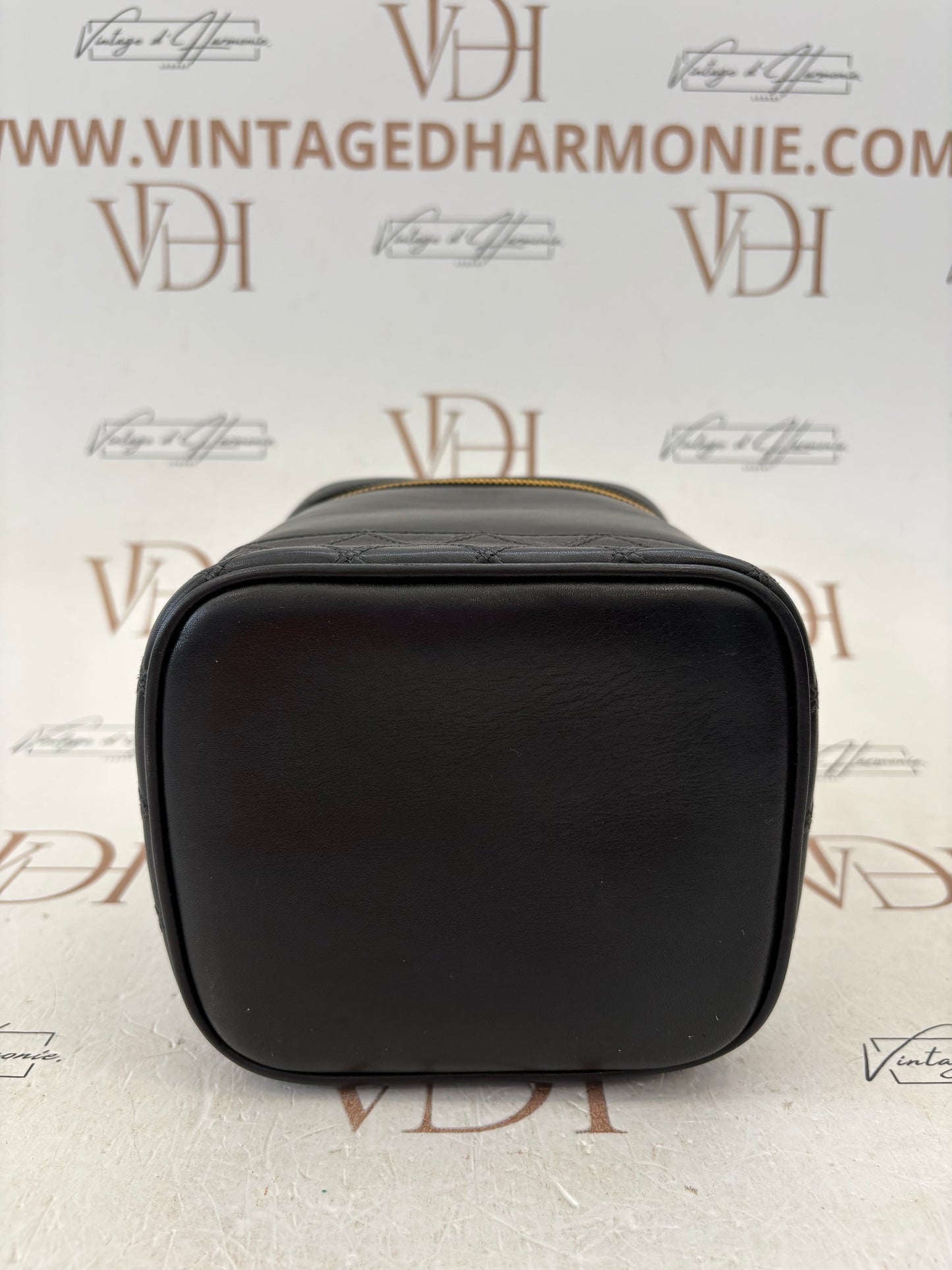 017089 - Chanel Black Lambskin Vanity