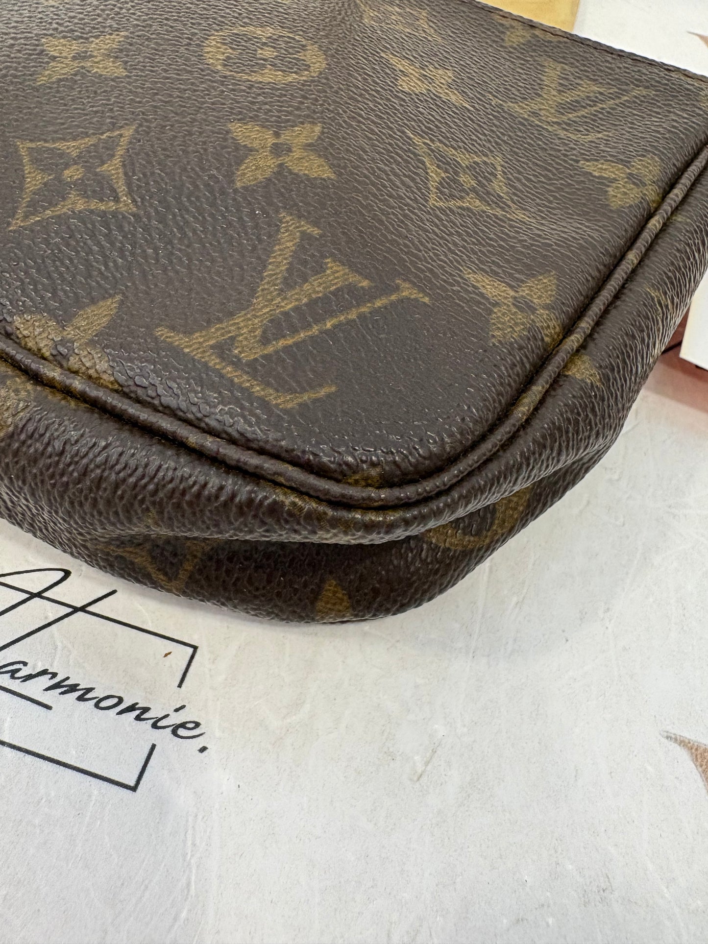 017890 - Louis Vuitton Pochette Accessoires
