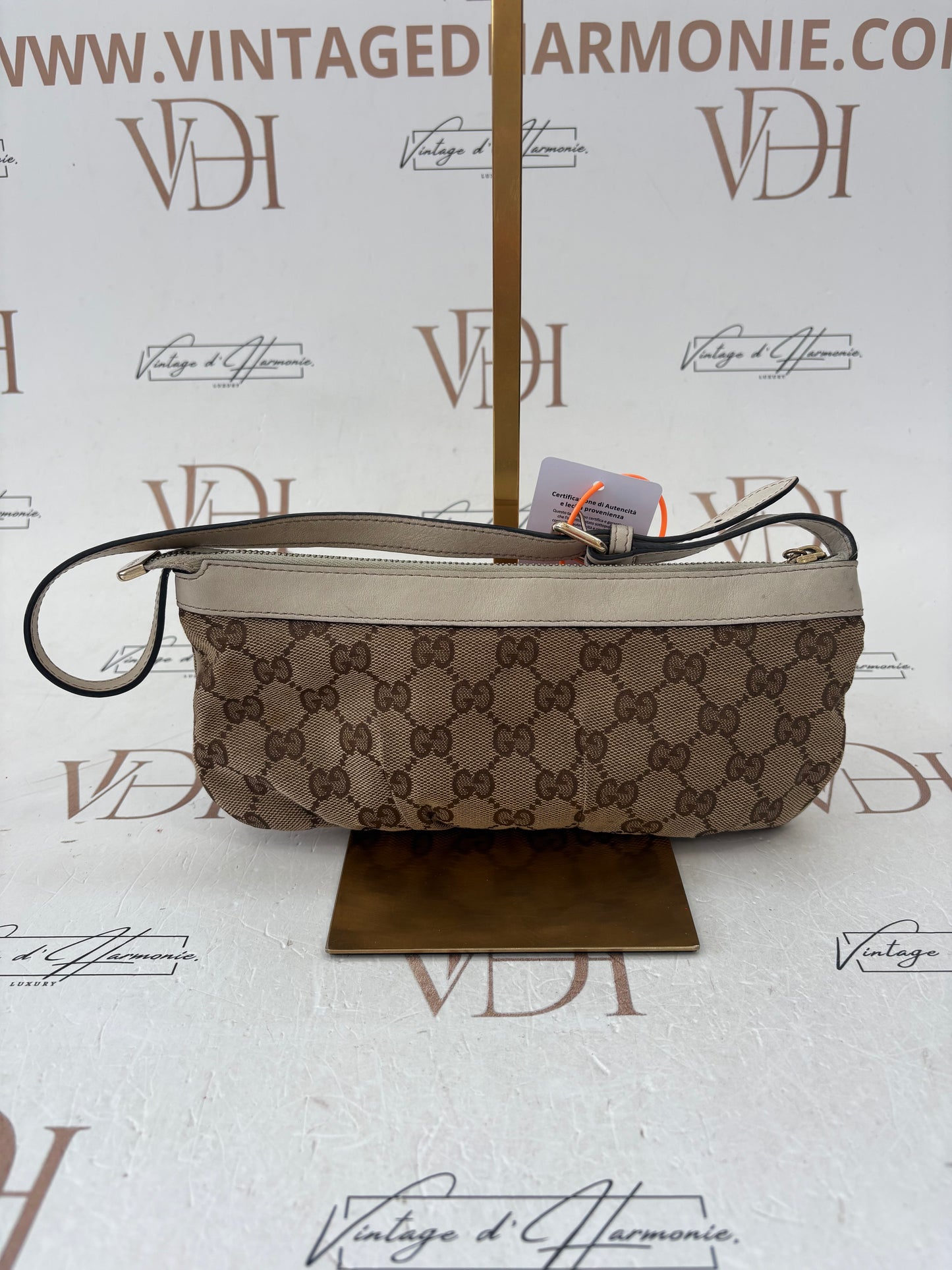 384022 - Gucci Abbey