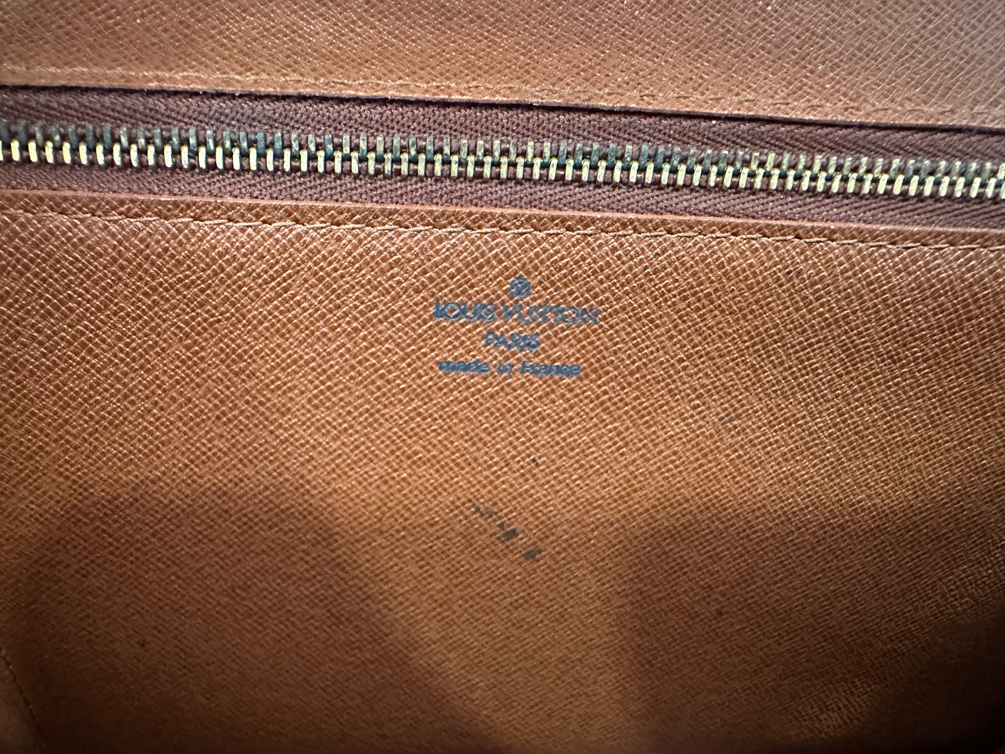 017784 - Louis Vuitton Bordeaux 27