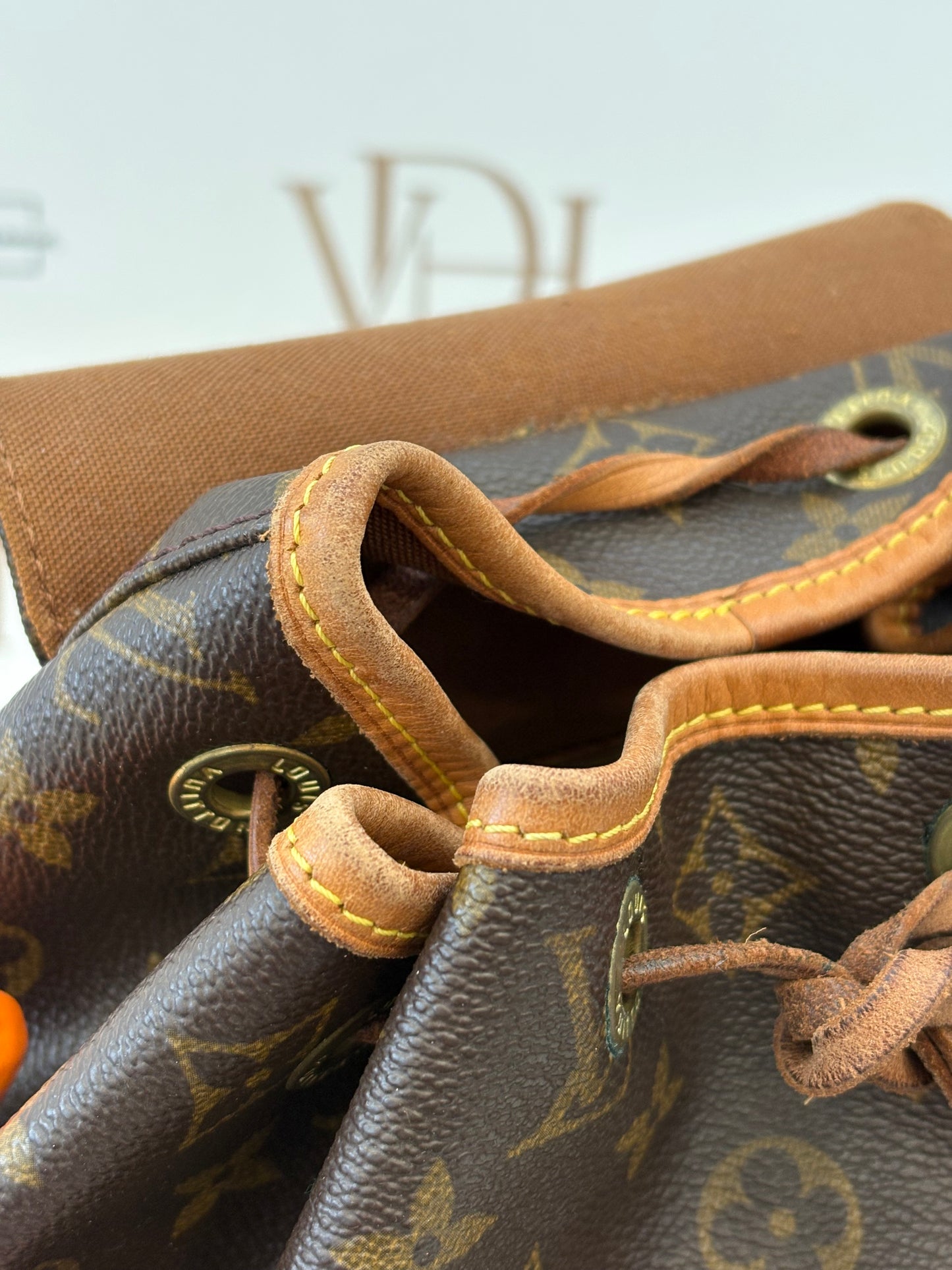 018897 - Louis Vuitton Montsouris MM