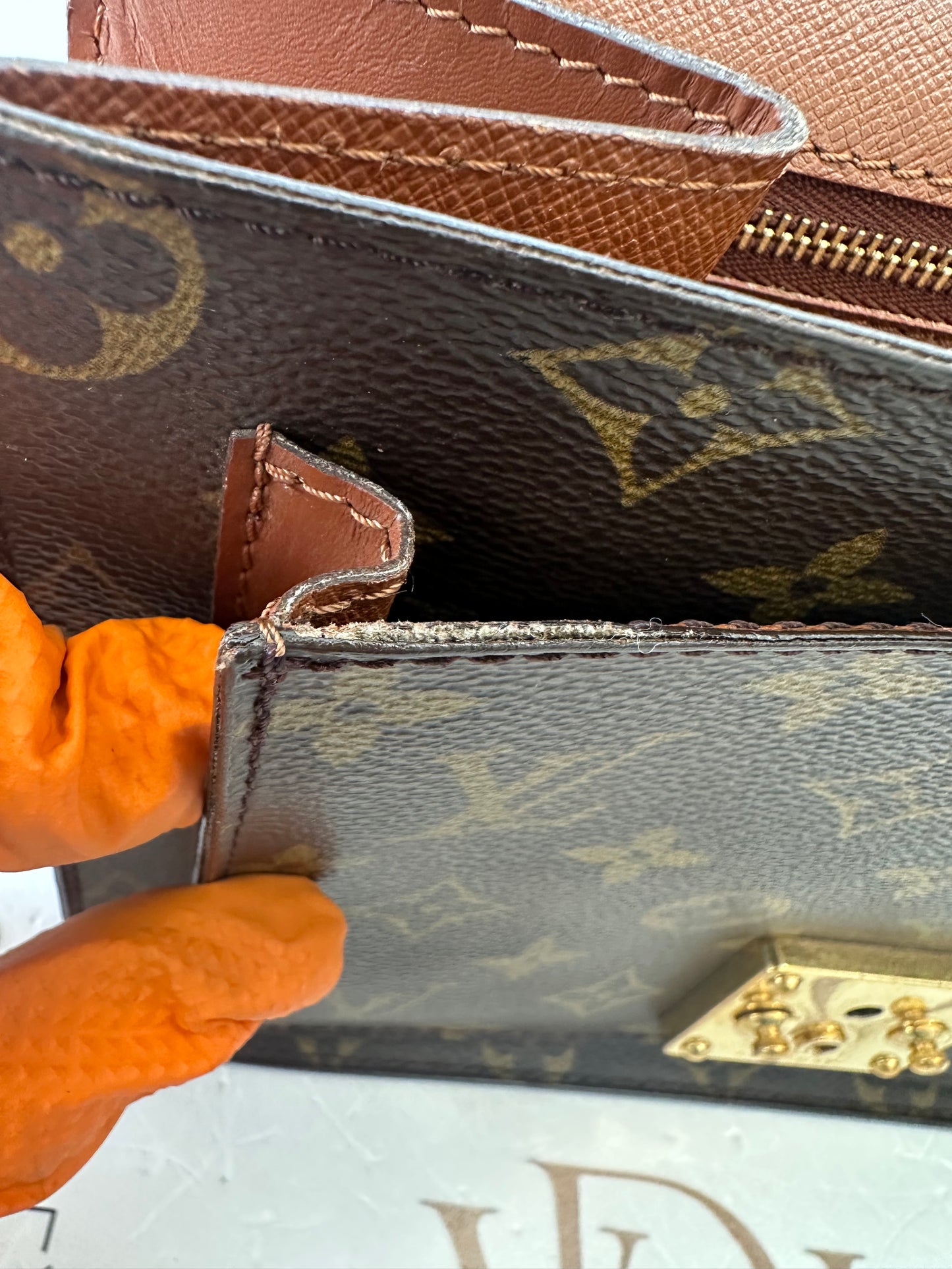 016876 - Louis Vuitton Monceau 26