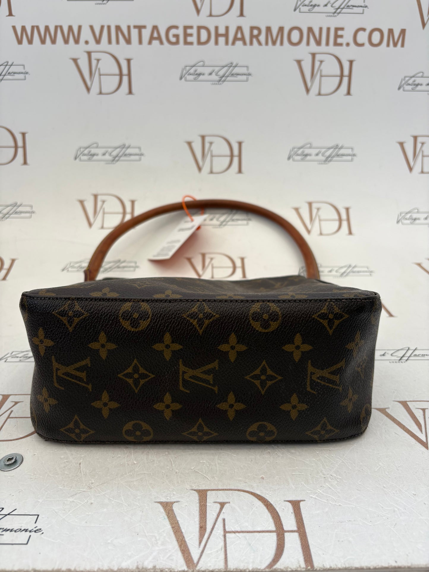 018130 - Louis Vuitton Looping MM