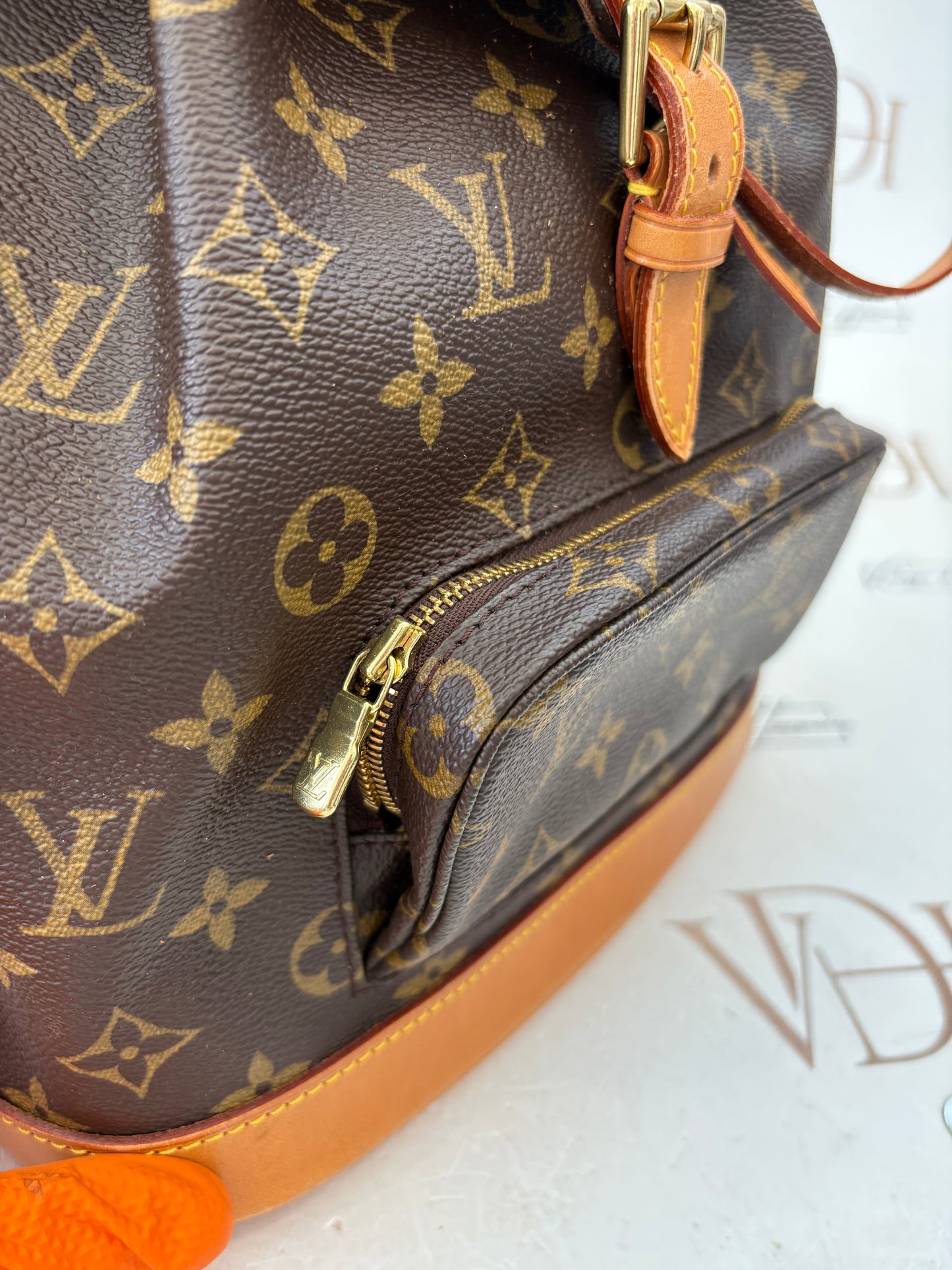 018347 - Louis Vuitton Montsouris MM