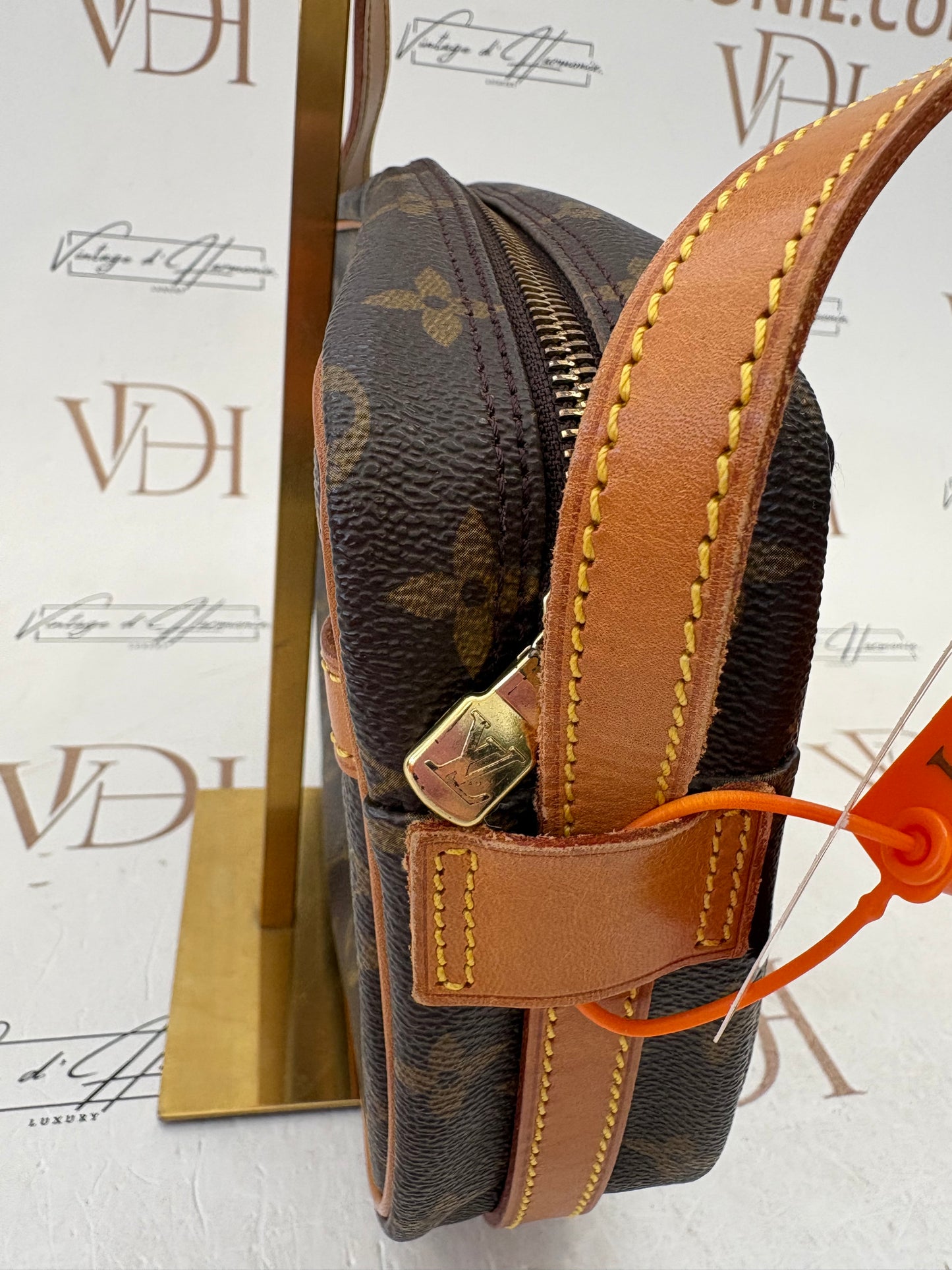 018713 - Louis Vuitton Jeune Fille
