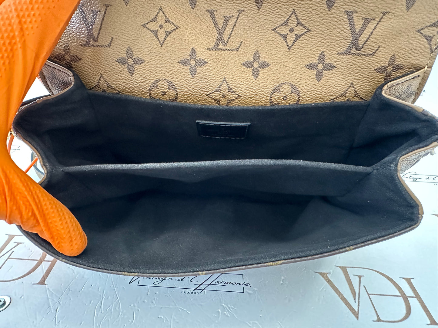 102326 - Louis Vuitton Metis Reverse
