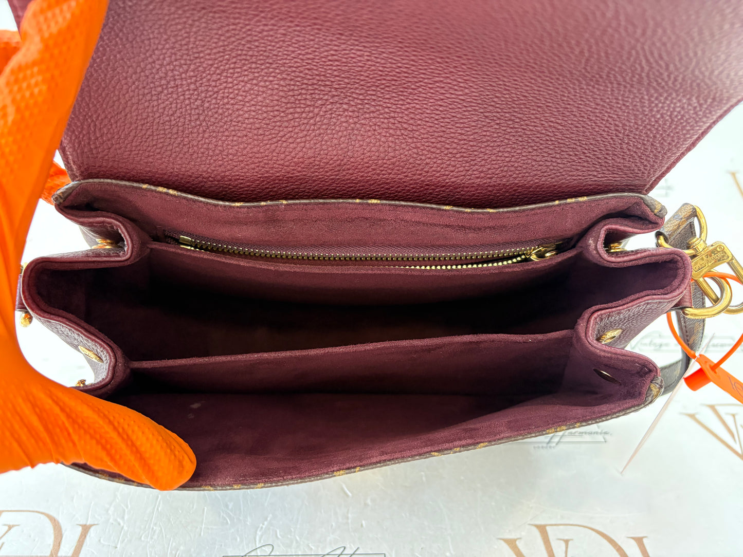 383506 - Louis Vuitton Eden