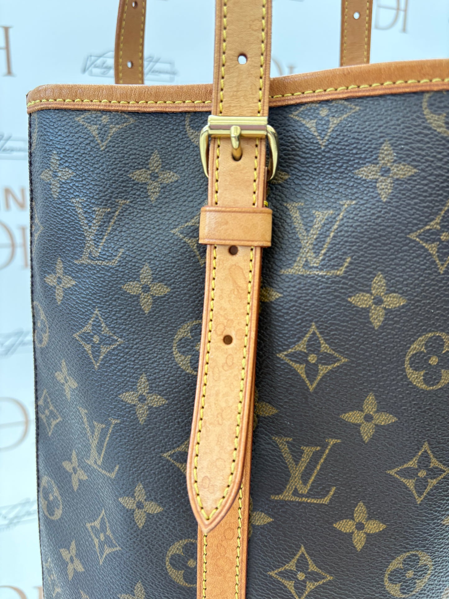 018053 - Louis Vuitton Bucket