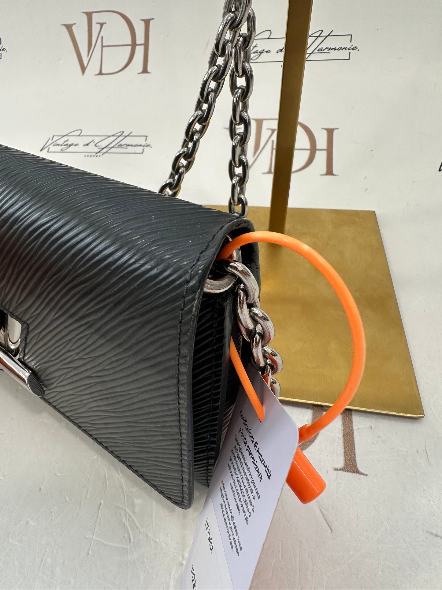 102322 - Louis Vuitton Twist