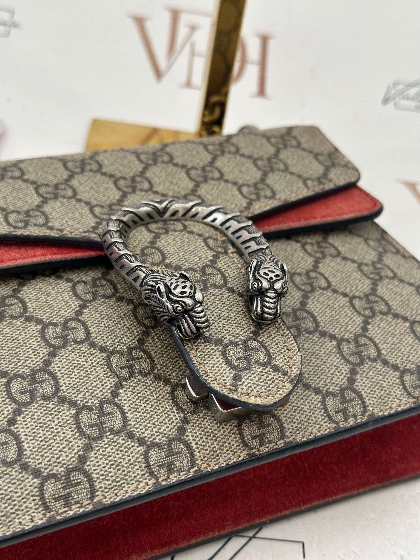 384128 - Gucci Dionysus