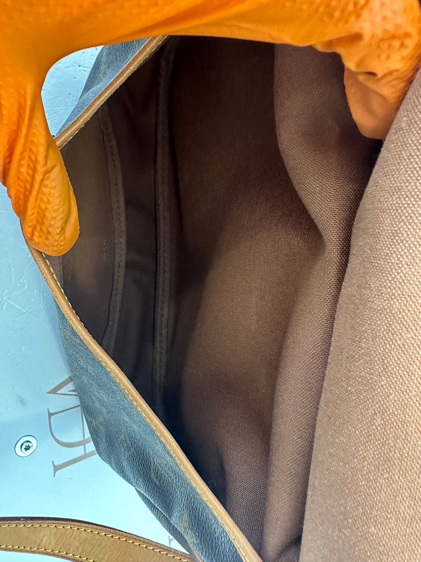 017887 - Louis Vuitton Saumur 30