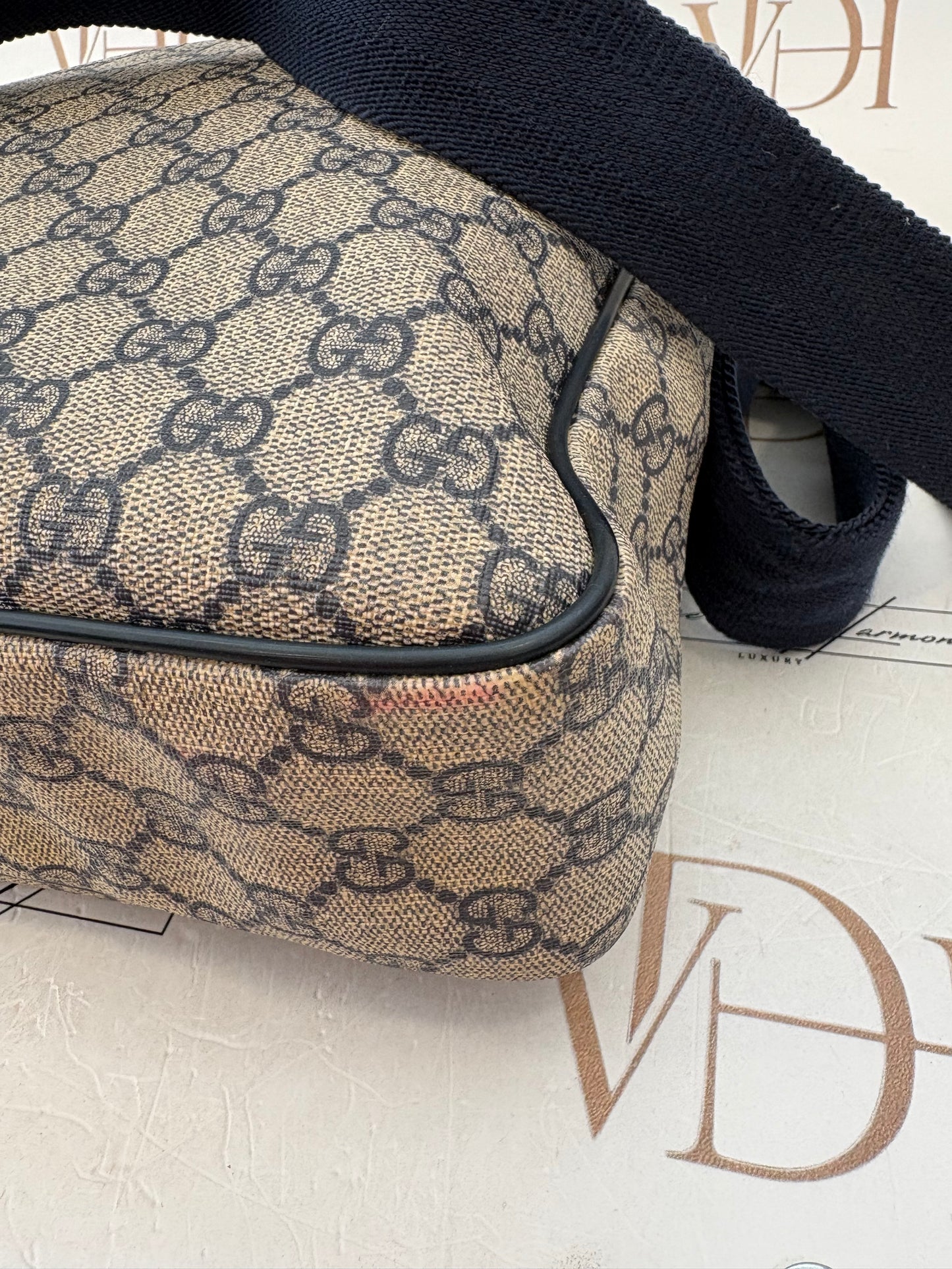 383243 - Gucci GG Supreme