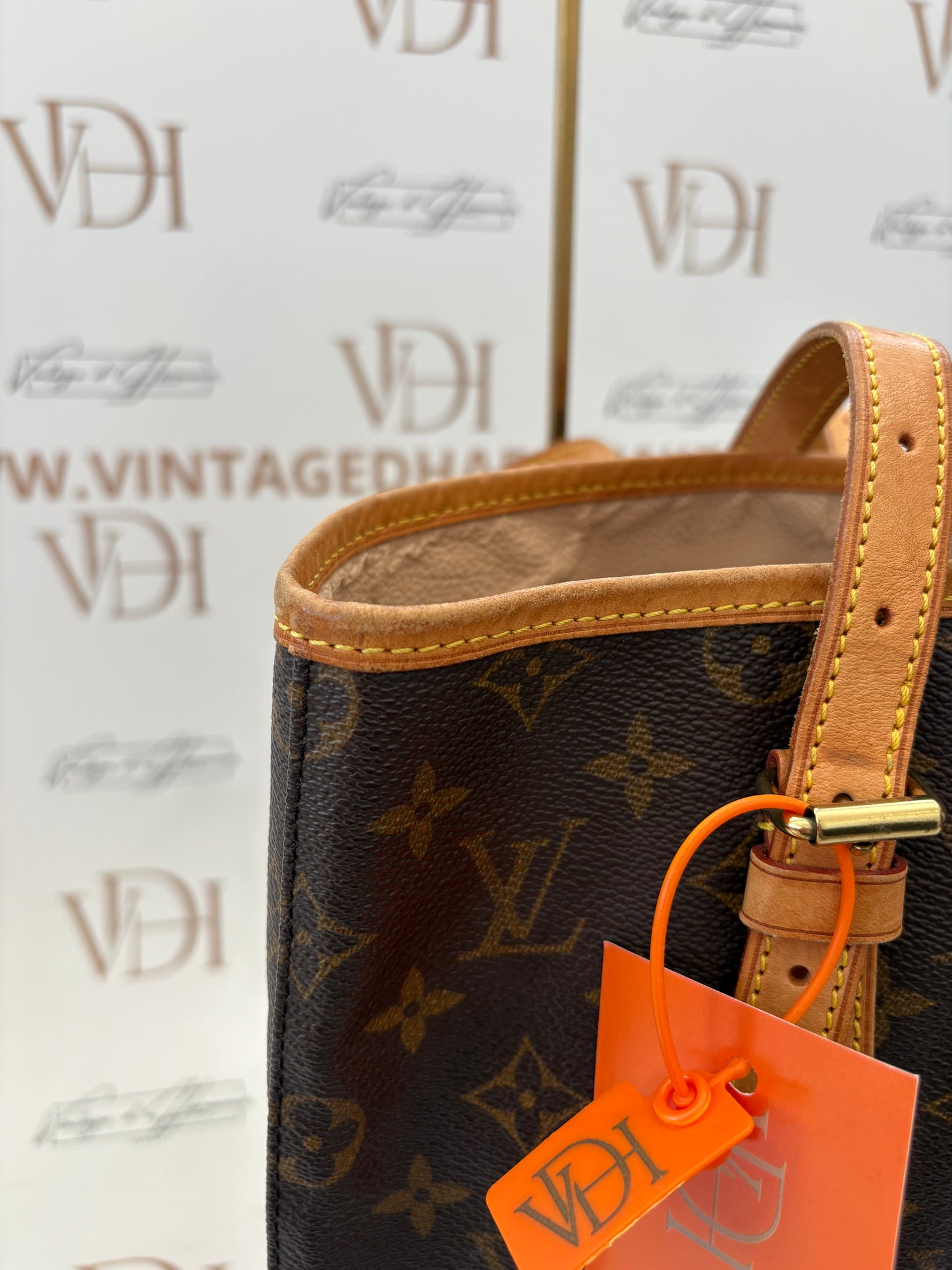 018844 - Louis Vuitton Bucket GM