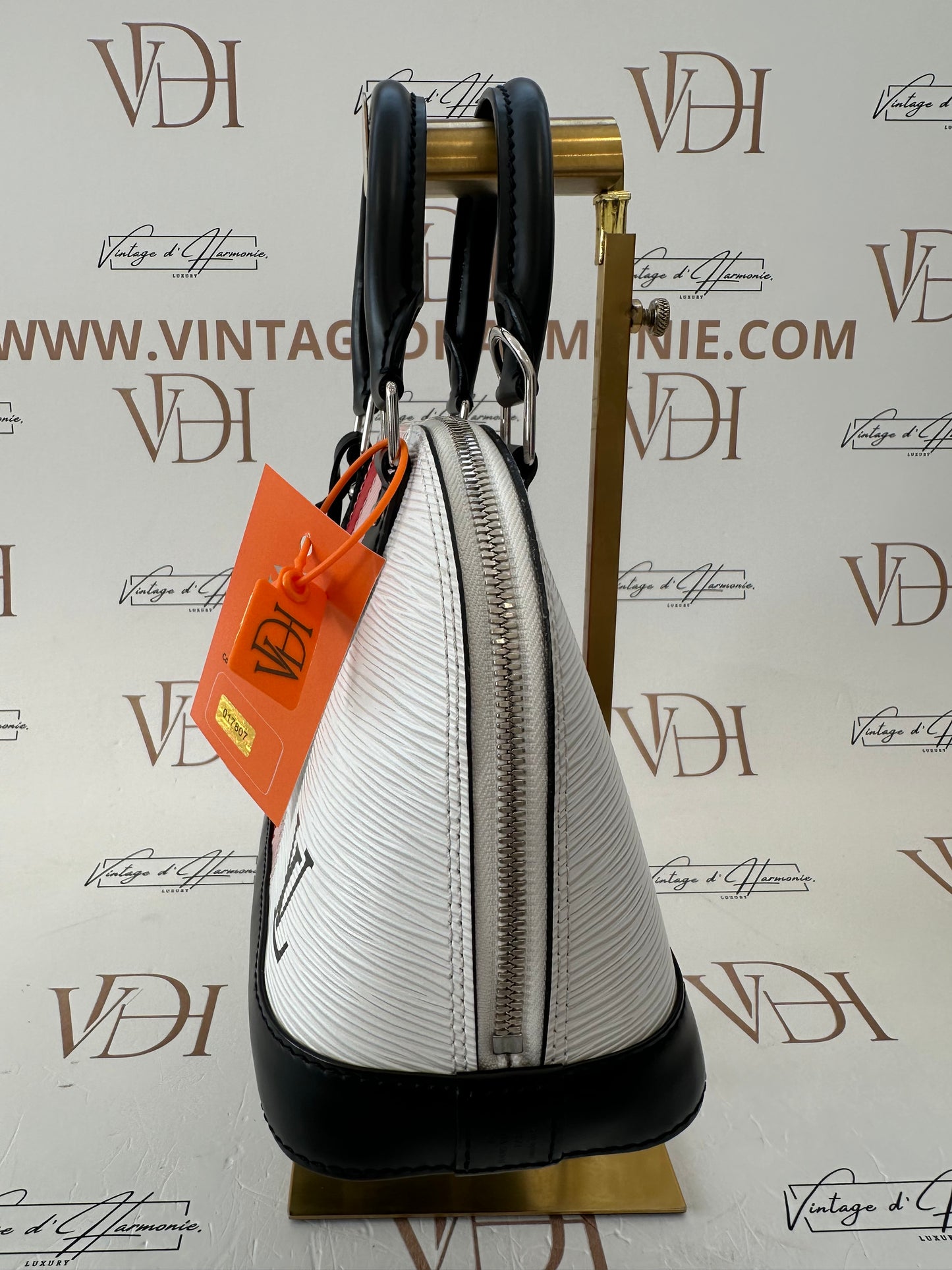 017807 - Louis Vuitton Alma BB Epi White