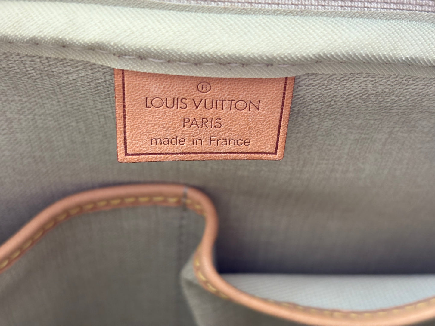 018354 - Louis Vuitton Deauville