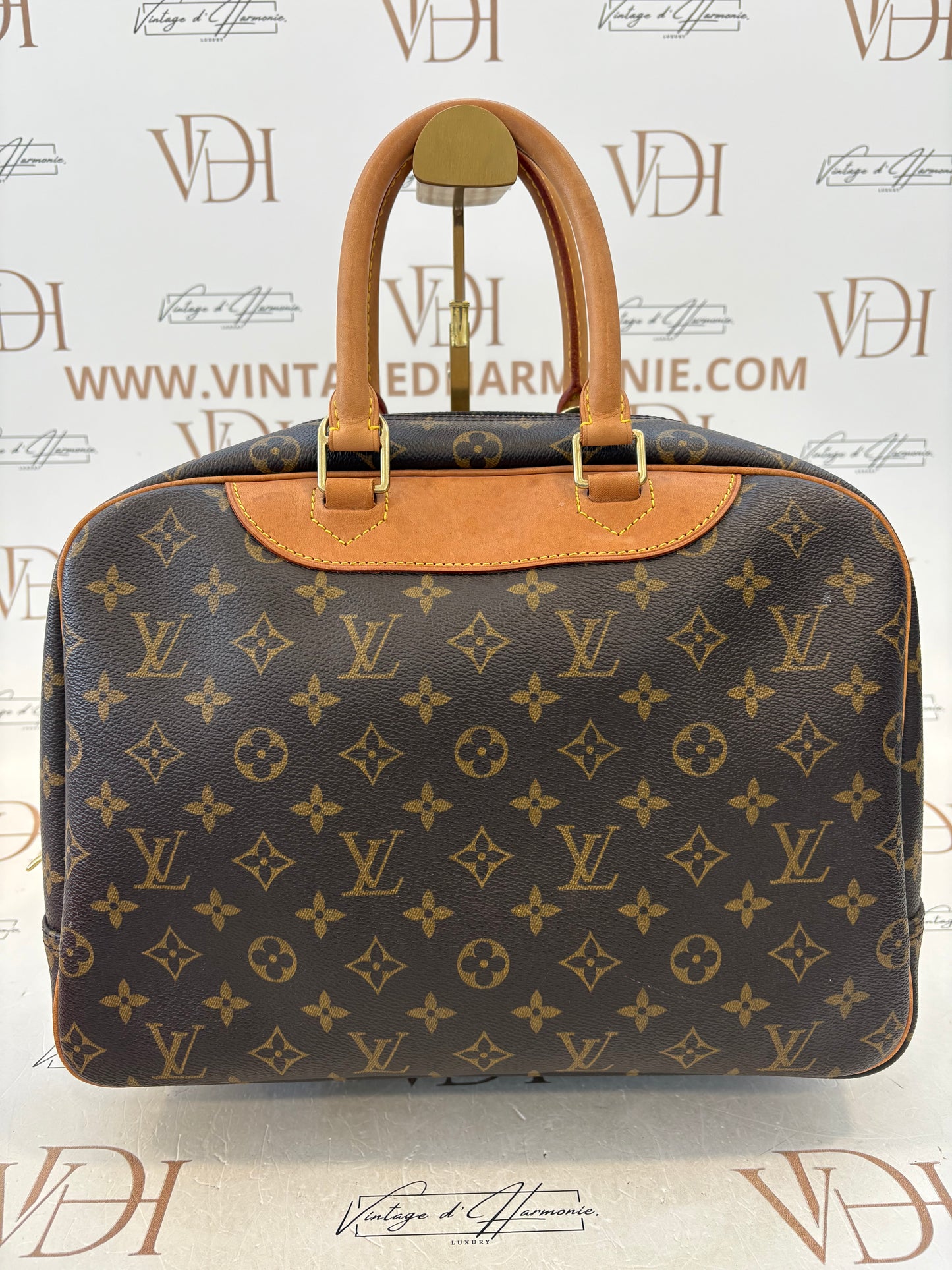 018950 - Louis Vuitton Deauville